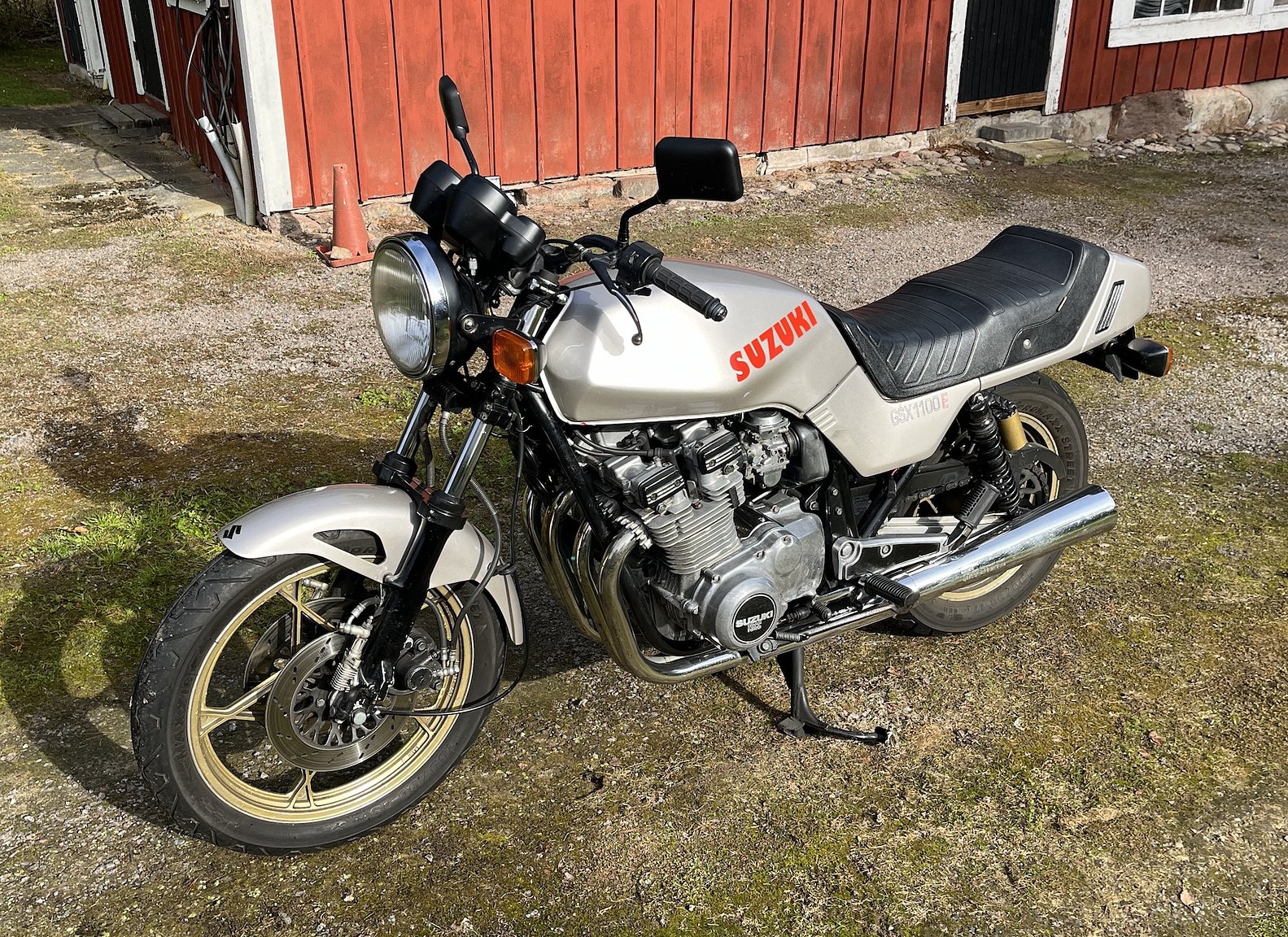 Exteriörbild på 1982 Suzuki GSX1100 - NO RESERVE