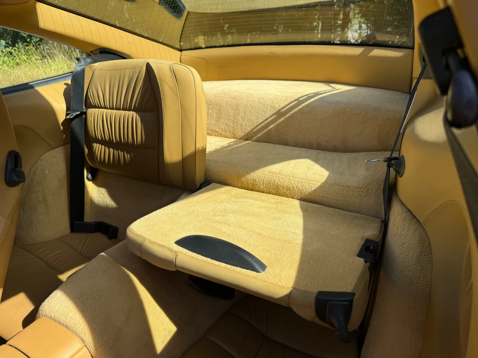 Interior image of 1998 Porsche 911 Carrera (32)