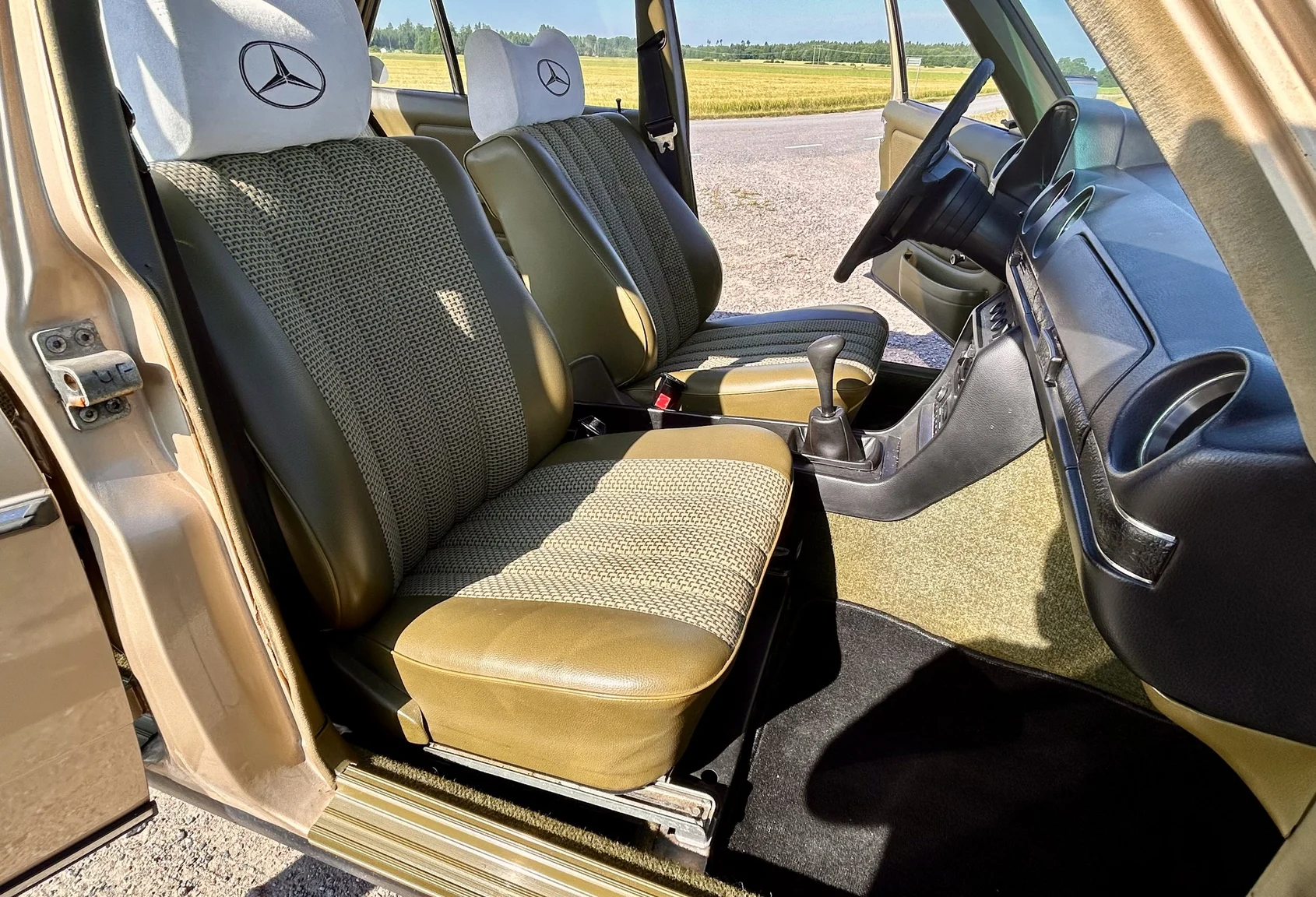 Interiörbild 1976 Mercedes-Benz 300 D (14)