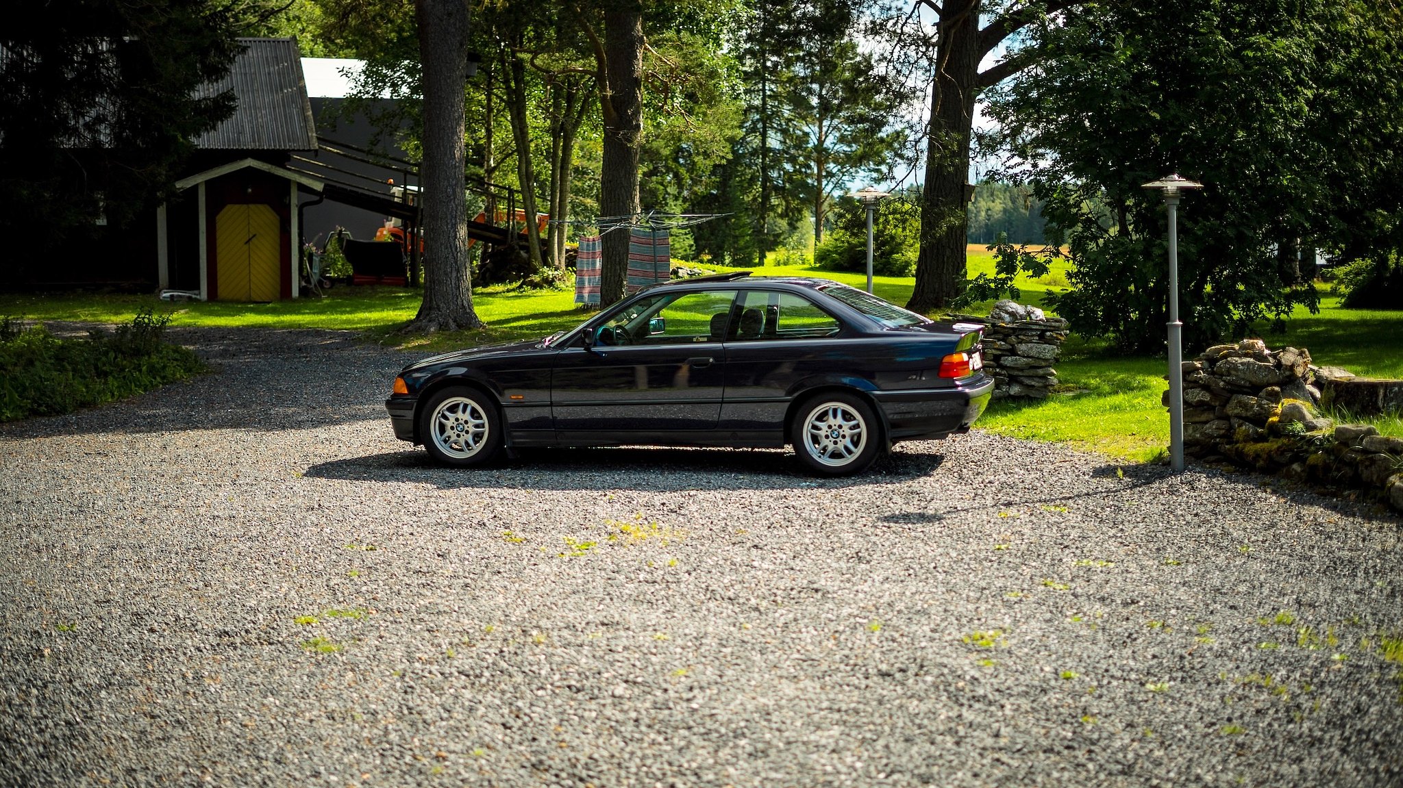 Exterior image of 1997 BMW 328i Coupé Automatisk