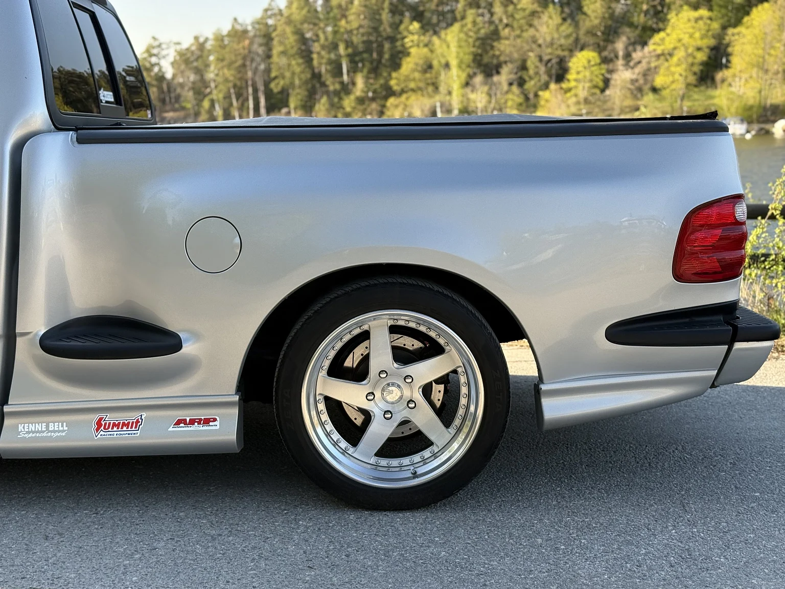 Aussenfoto 2002 Ford F 150 Lightning / Kenne Bell (15)
