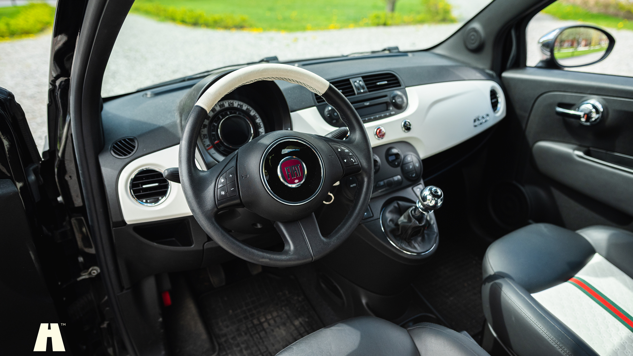 Interior image of 2012 FIAT 500 GUCCI
