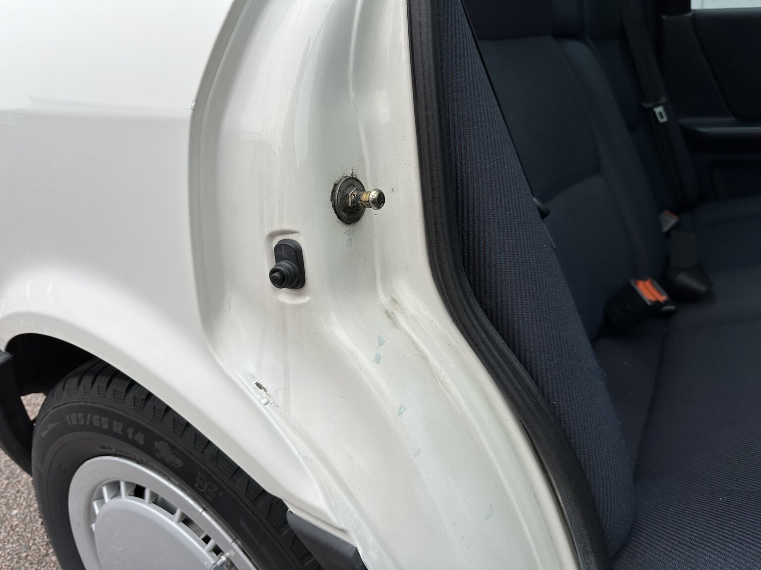 Interior image of 1988 Audi 80 (29)