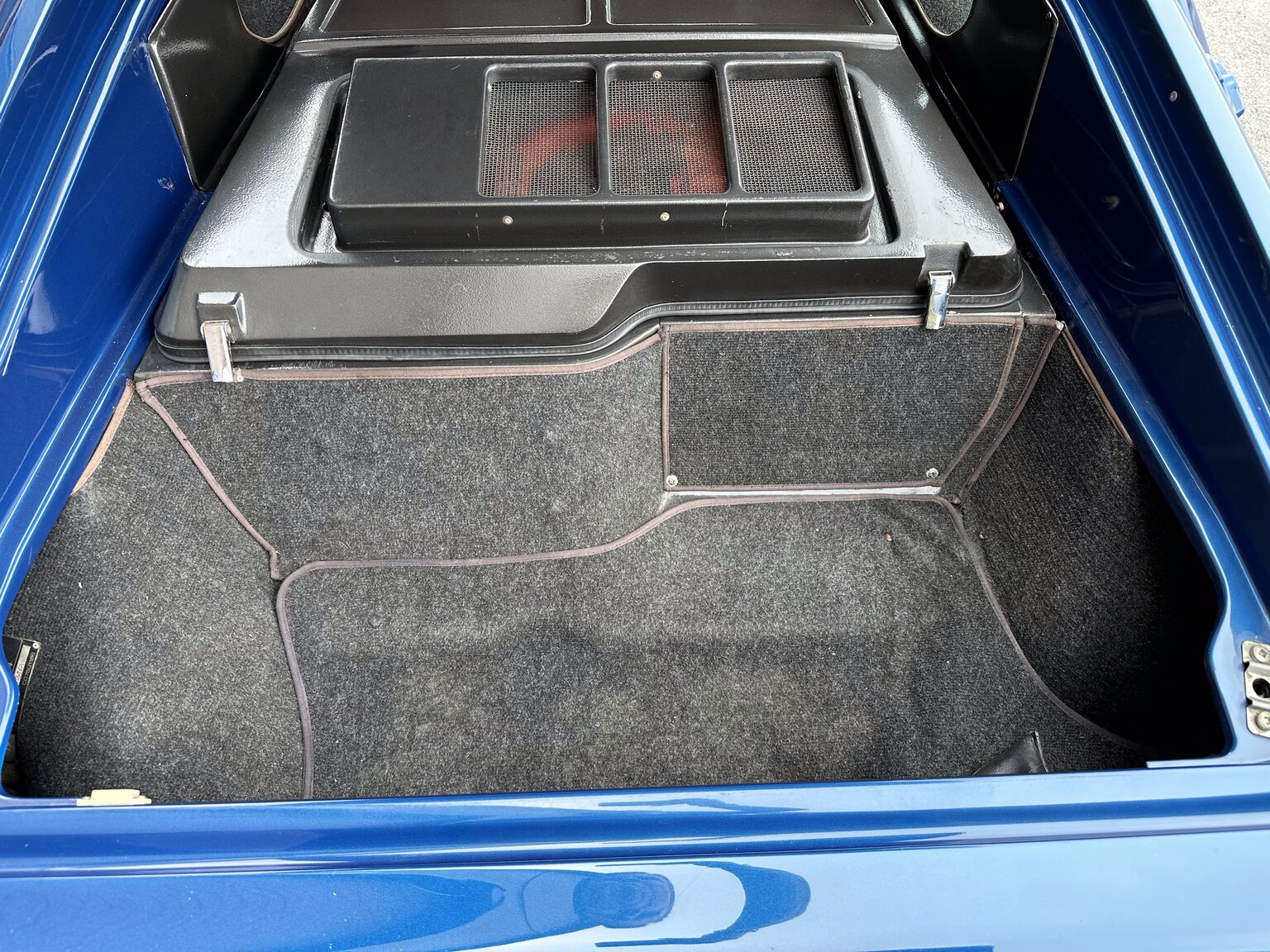 Interior image of 1987 Lotus Esprit Turbo HCi (38)