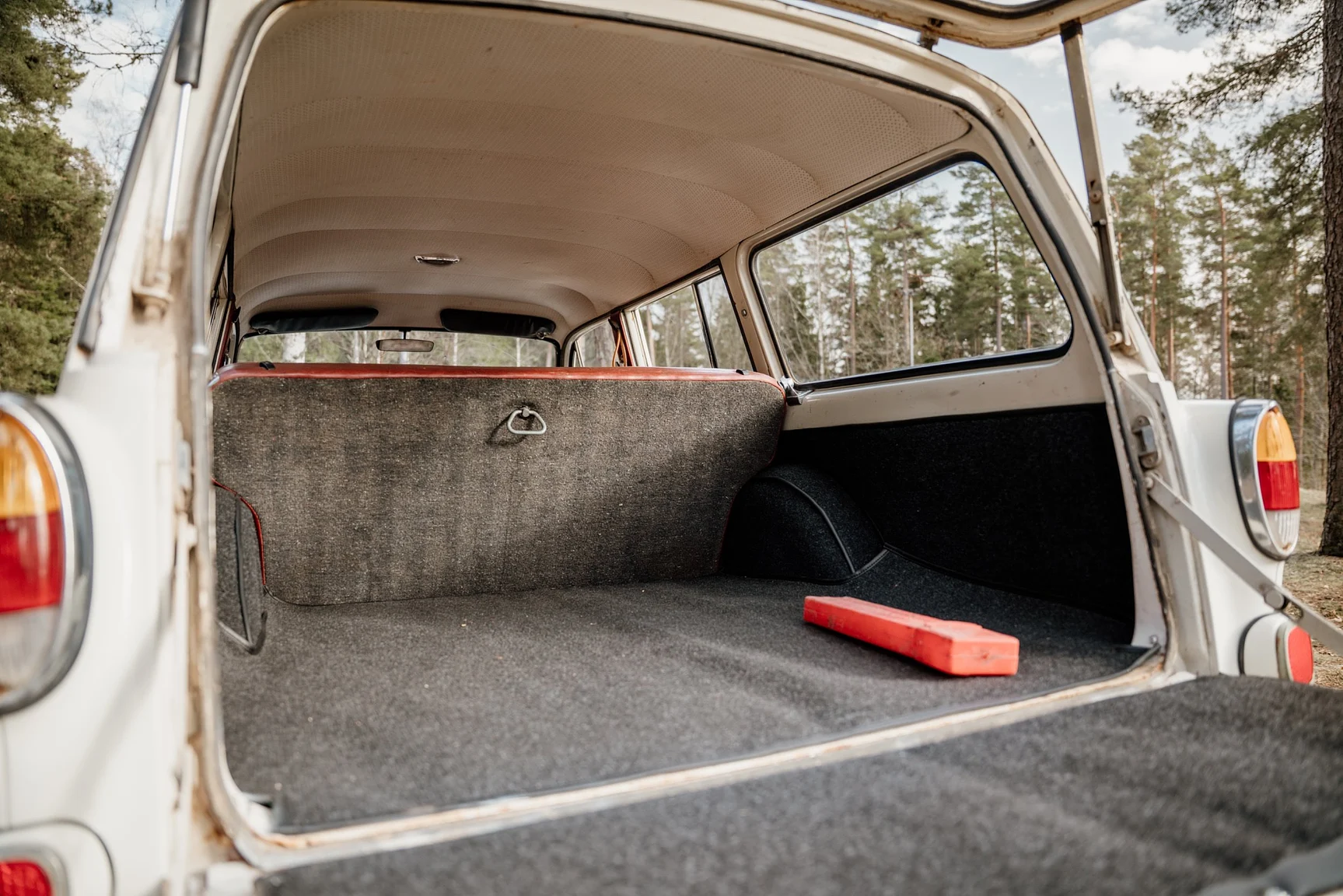 Interior image of 1966 Volvo Amazon kombi (46)