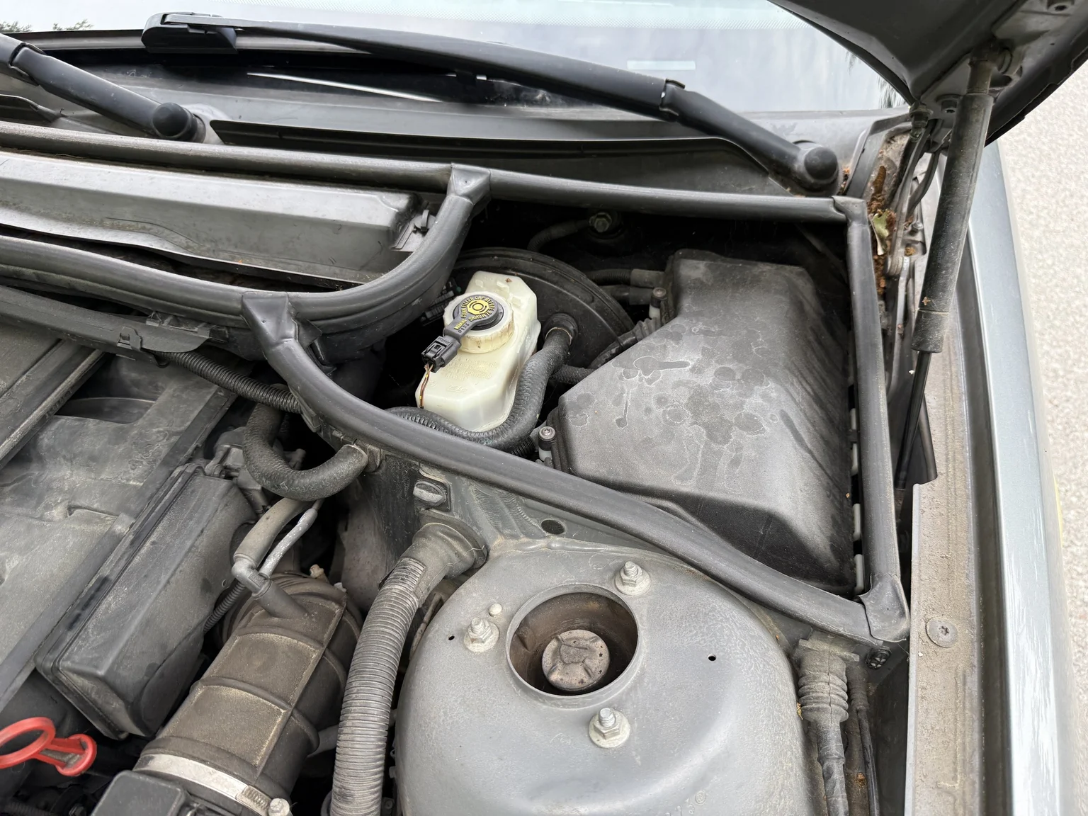 Image of 2005 BMW 320Ci (9) mechanics