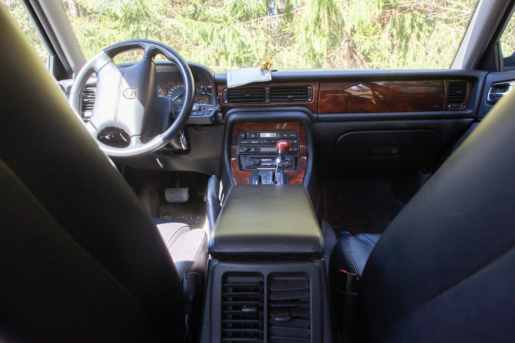 Interior image of 1997 Jaguar XJ6 3.2