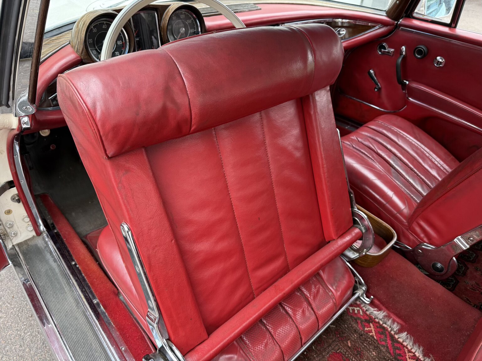 Interiörbild 1963 Mercedes-Benz 220 SE