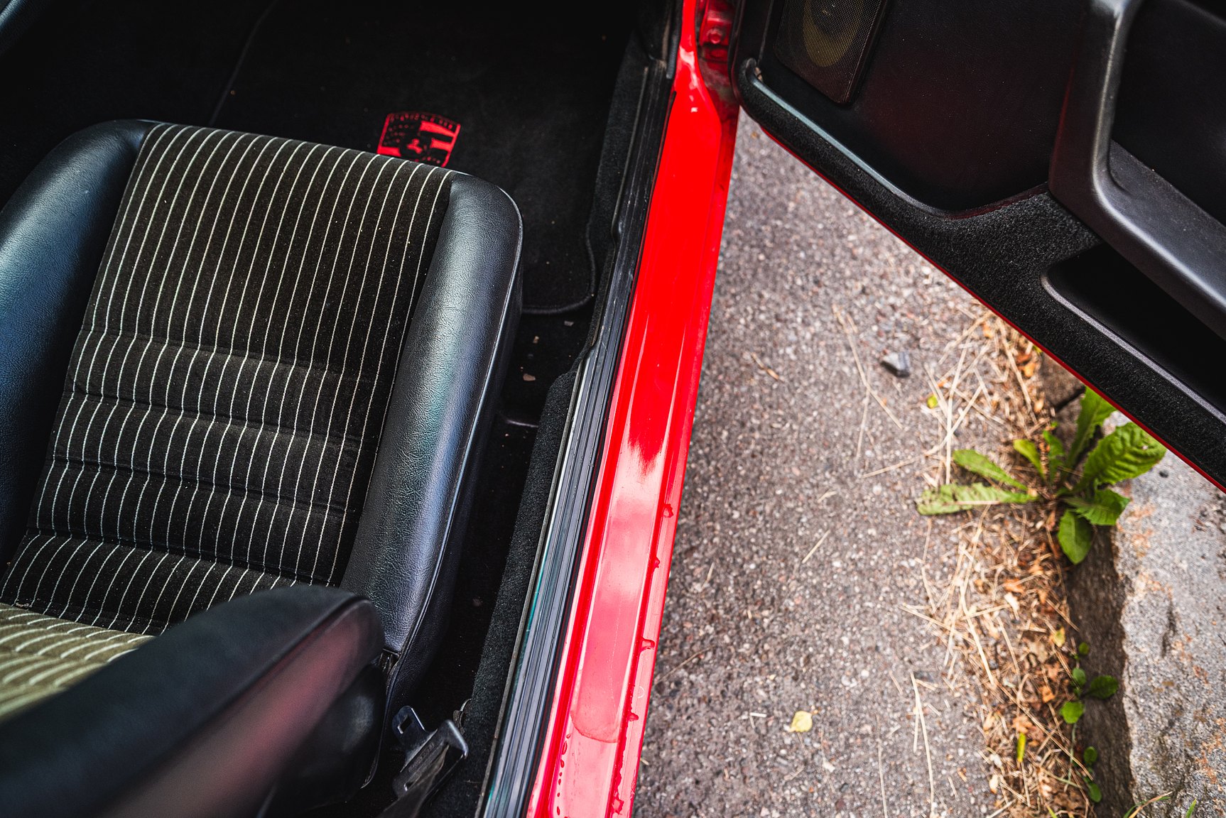 Interior image of 1988 Porsche 944