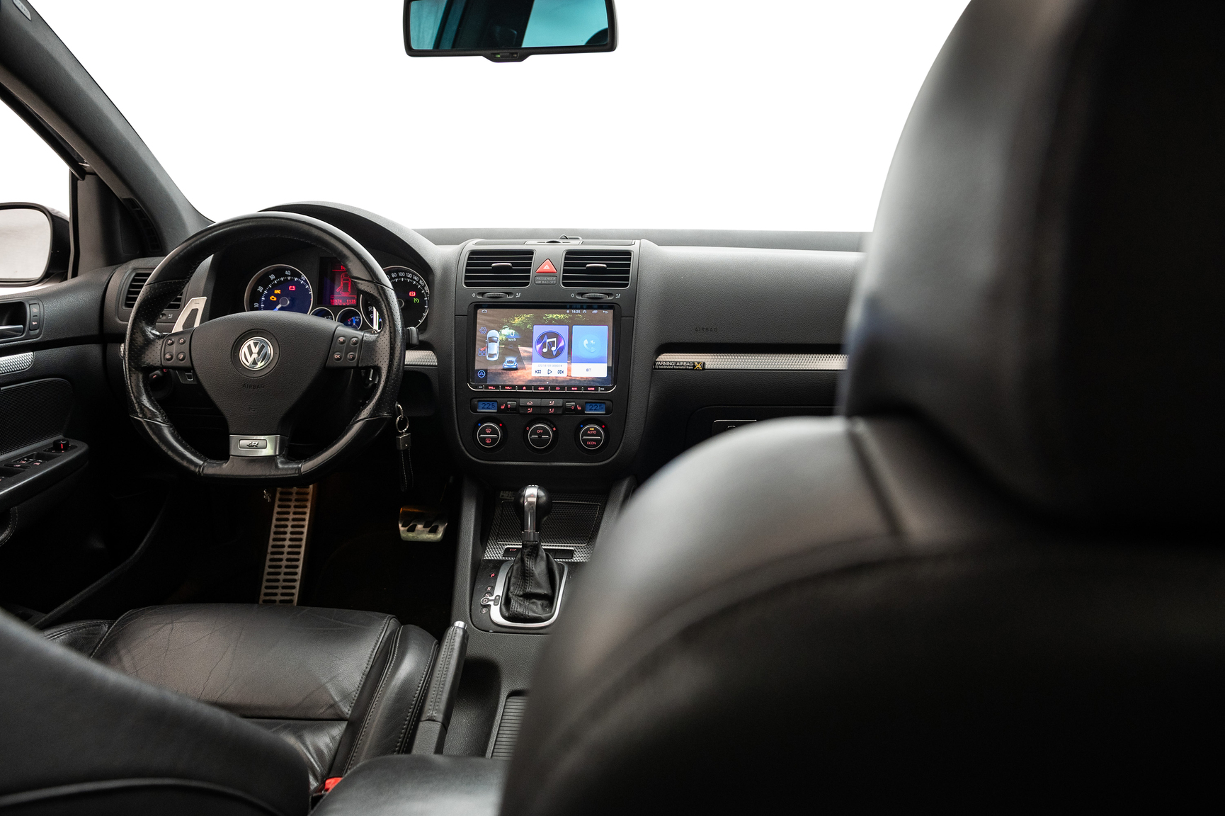 Innenraumfoto von 2006 Volkswagen Golf R32 (11)