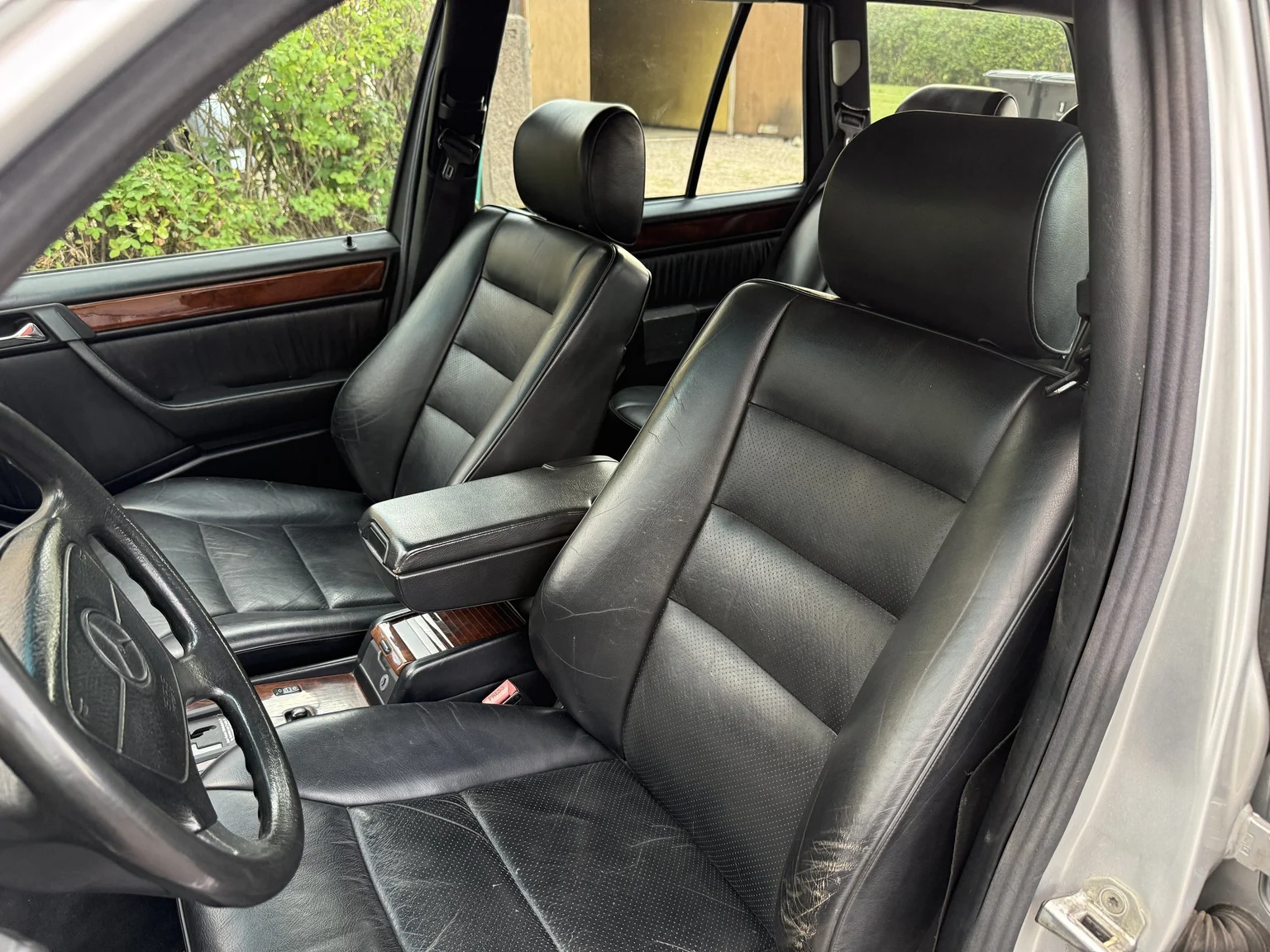 Interior image of 1994 Mercedes-Benz E 320 T (13)