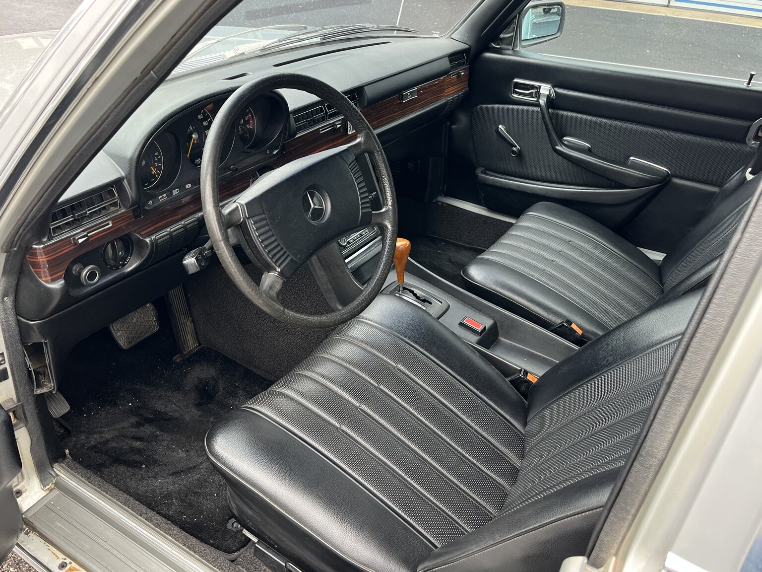 Interiörbild 1975 Mercedes-Benz 280 SE