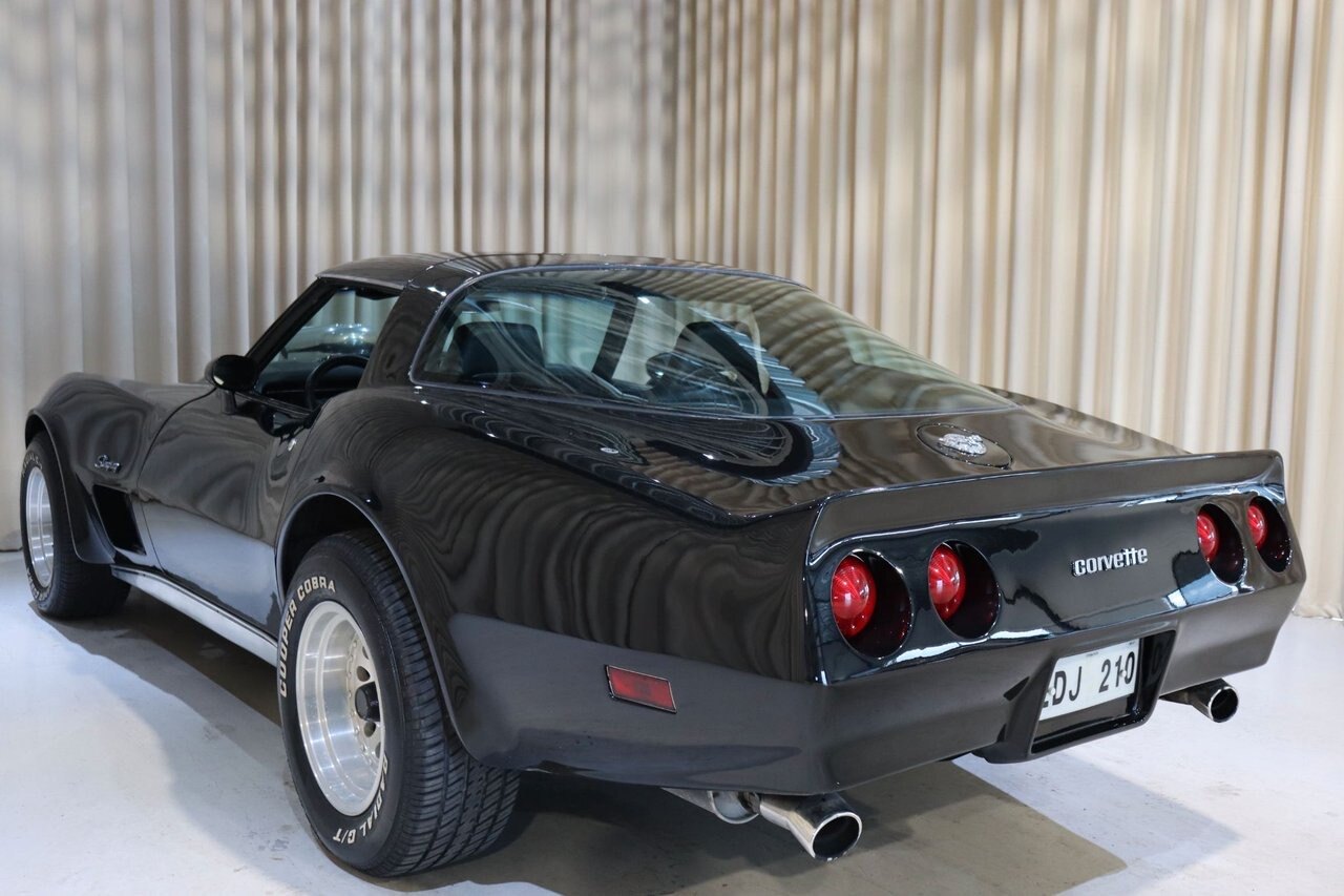 Exterior image of 1975 Chevrolet Corvette Stingray 