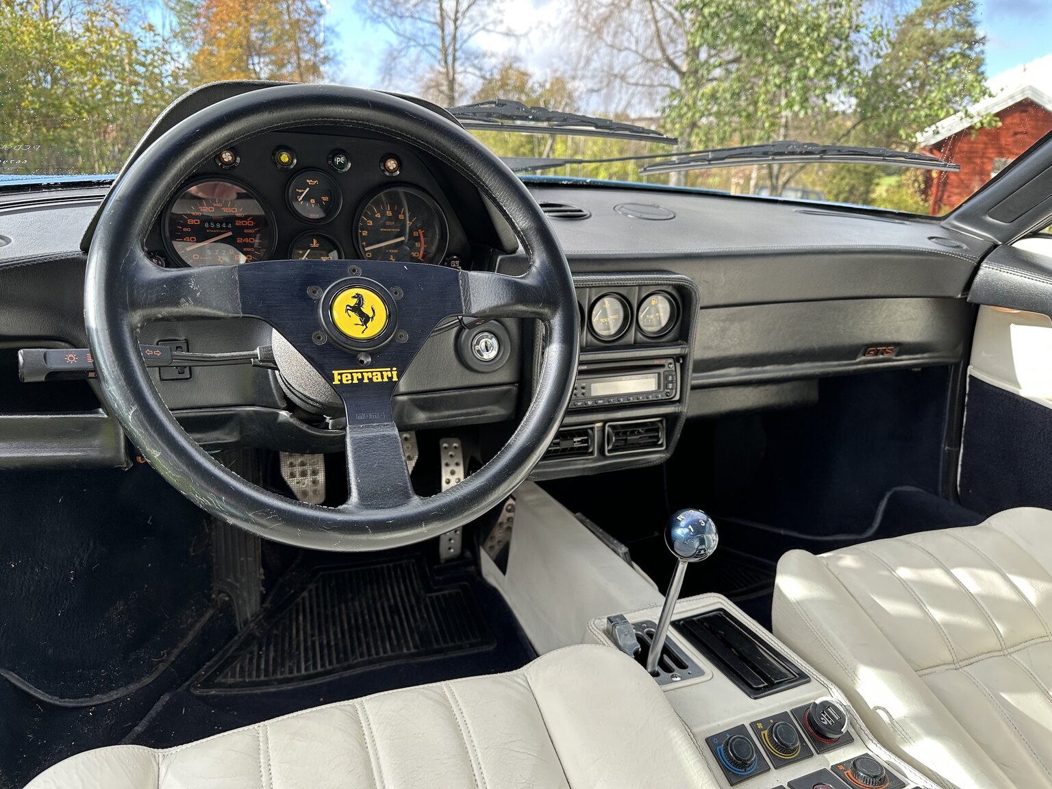 Interiörbild 1986 Ferrari 328 GTS