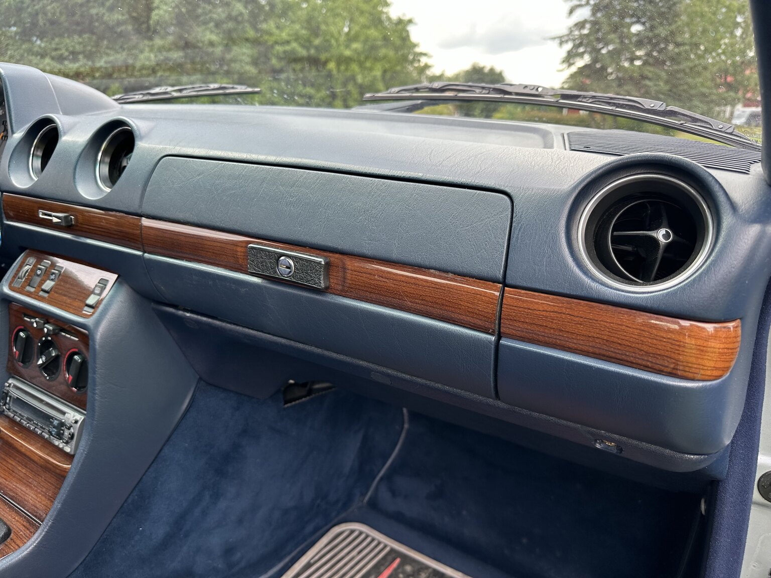 Interior image of 1984 Mercedes-Benz 230 CE