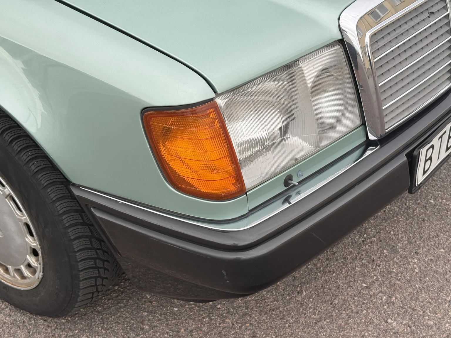 Aussenfoto 1991 Mercedes-Benz 300 E 4MATIC (23)