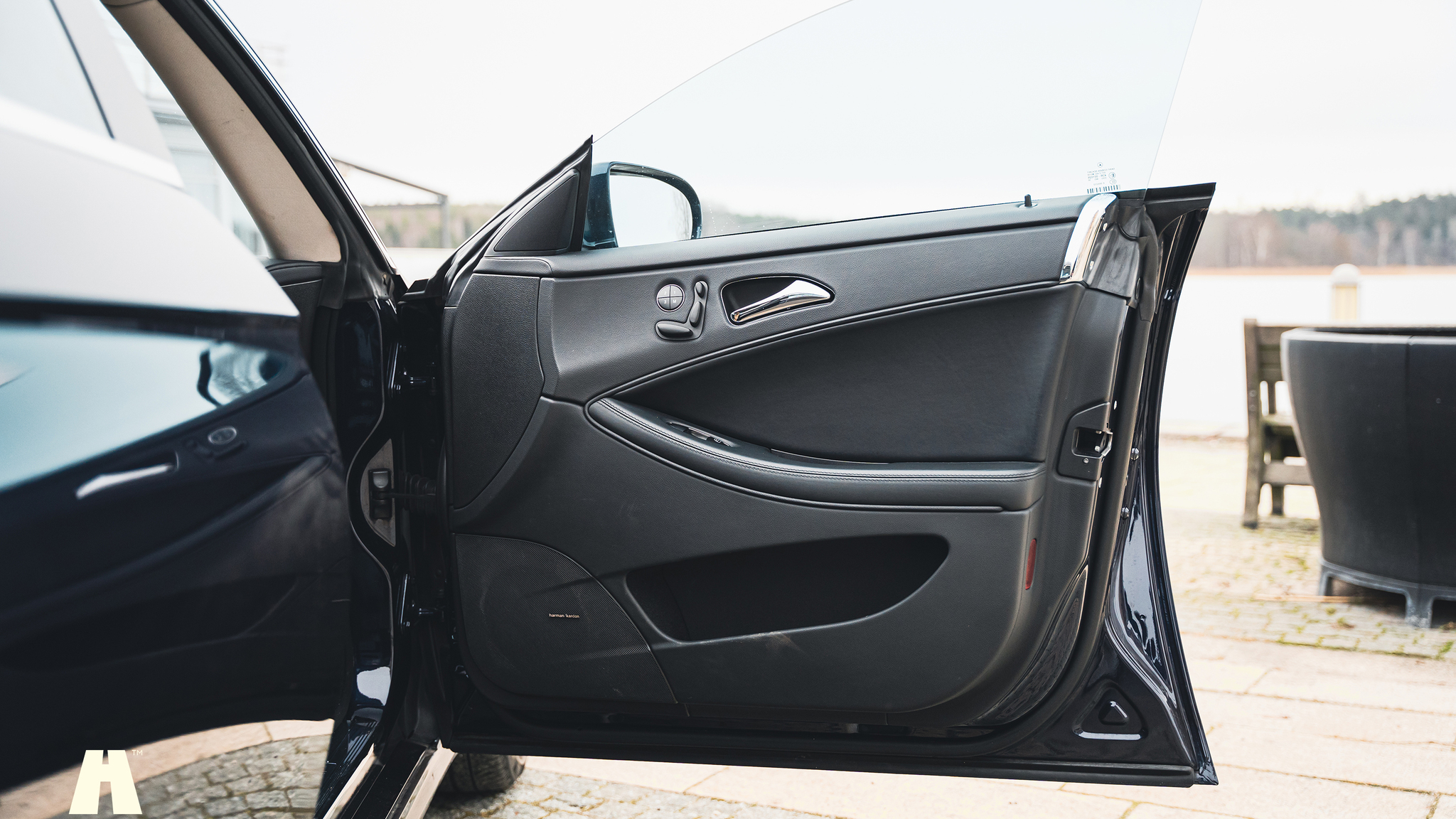 Innenraumfoto von 2008 Mercedes-Benz CLS 63 AMG (17)