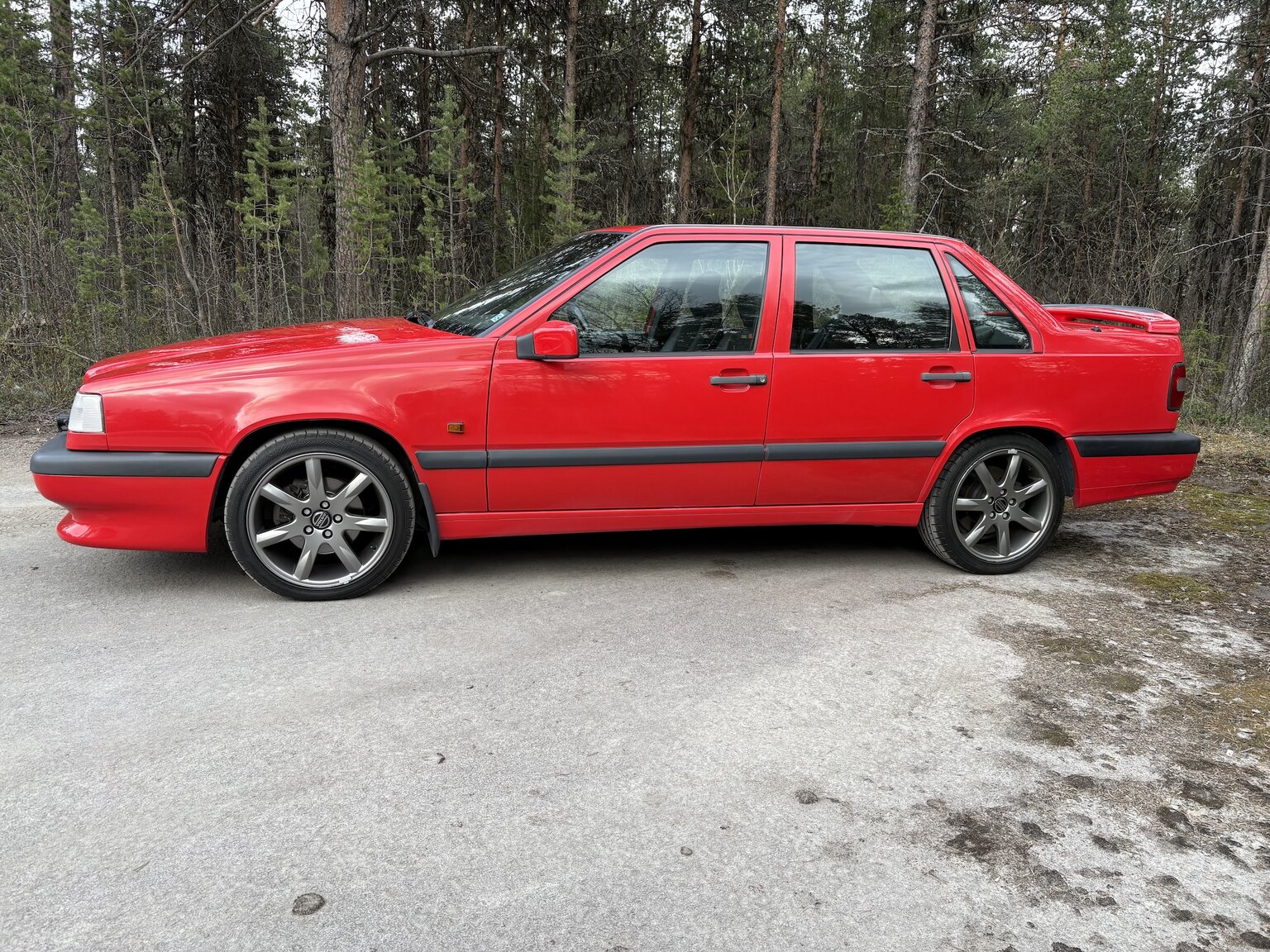 Exterior image of 1996 Volvo 850 R