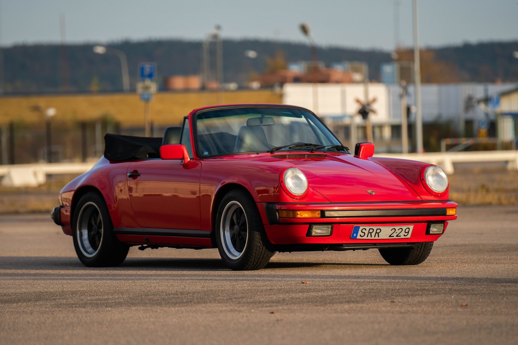 Exteriörbild på 1987 Porsche 911 Carrera Cab 3.2