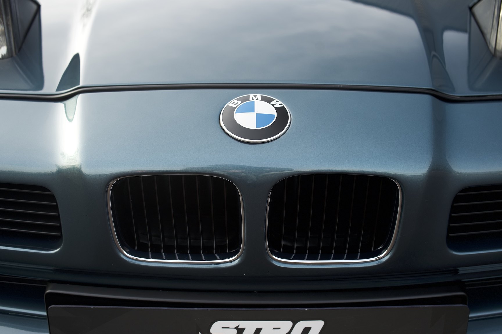 Exterior image of 1992 BMW 850i 6-speed manual - NO RESERVE