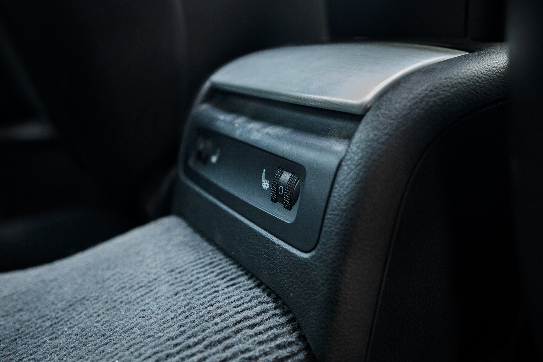 Interior image of 2005 Audi S4 Avant (25)