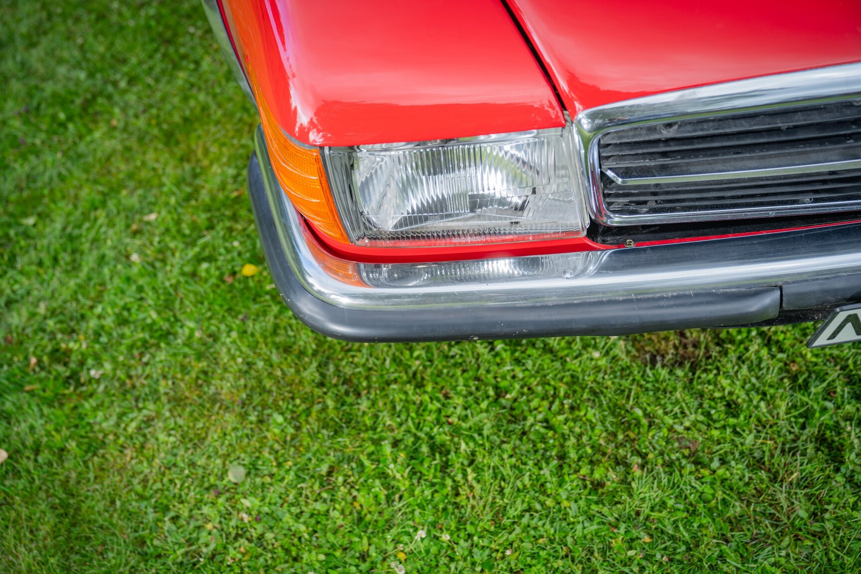 Exterior image of 1975 Mercedes-Benz 350 SLC