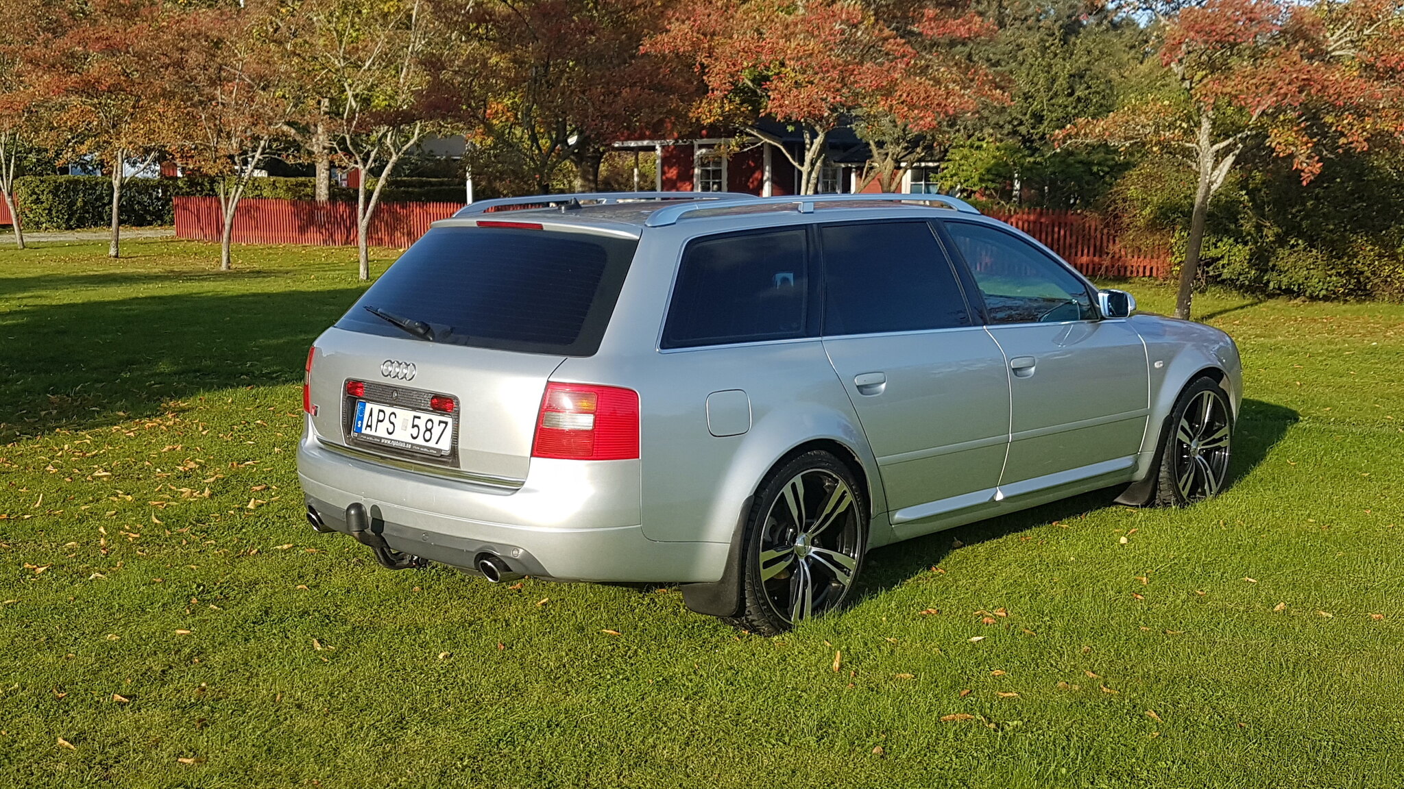 Exteriörbild på 2000 Audi S6 Avant