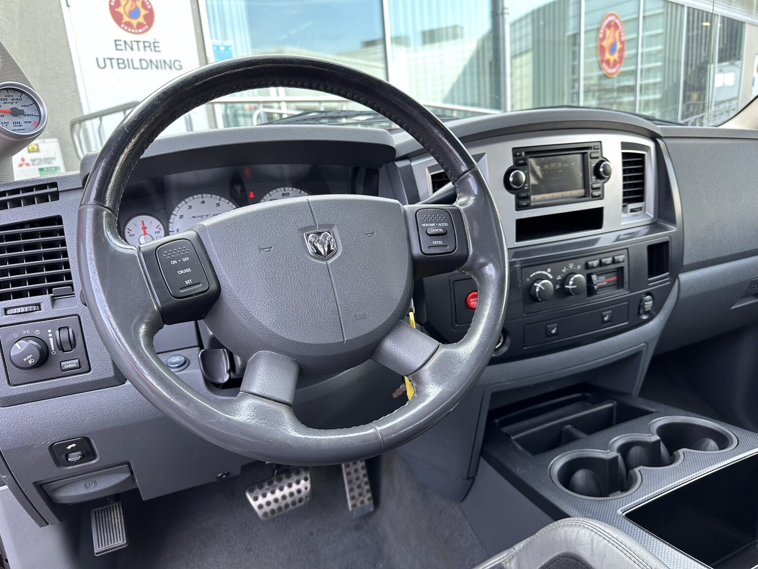 Innenraumfoto von 2006 Dodge Ram SRT10