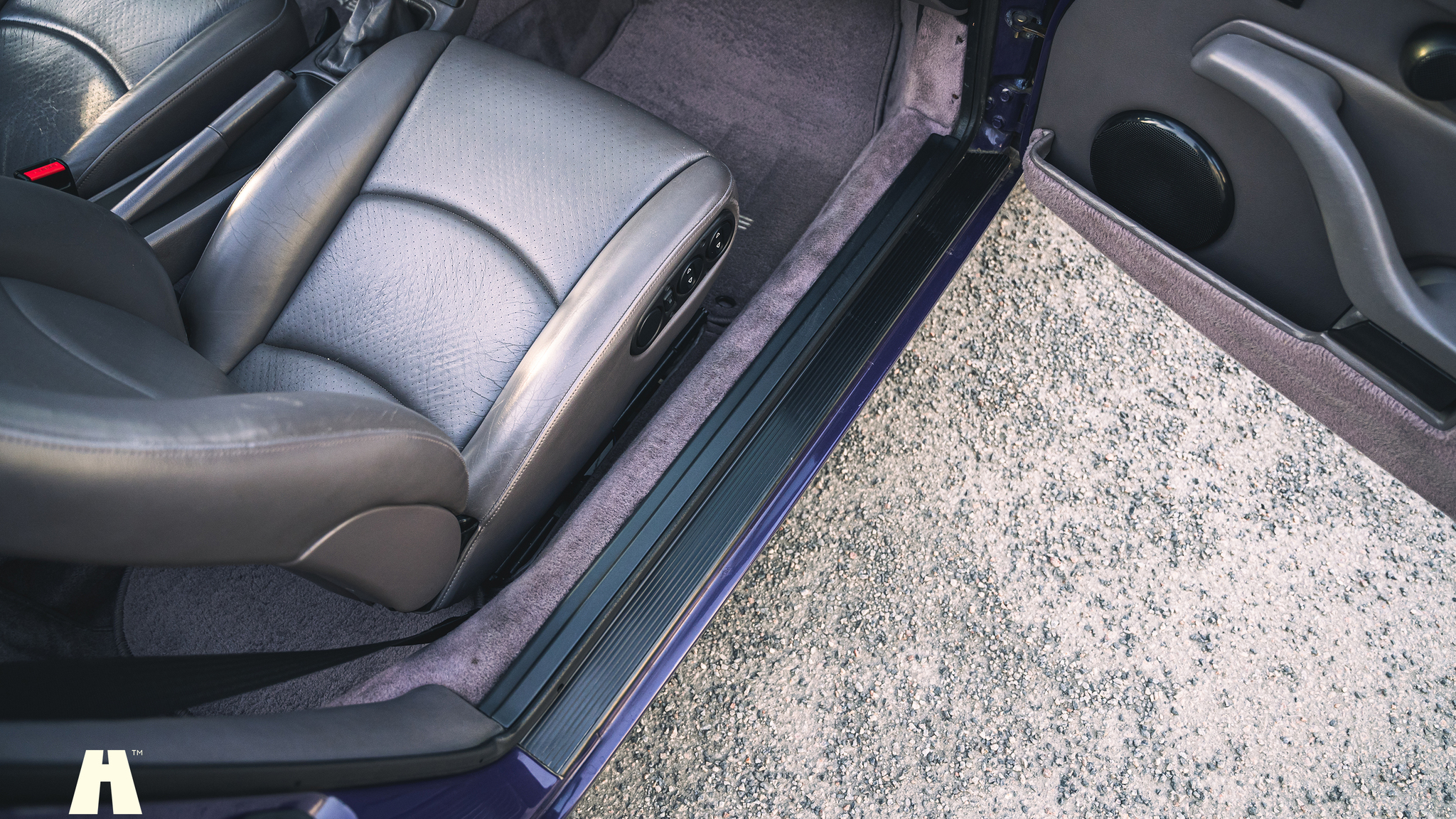 Interior image of 1994 Porsche 993 Cabriolet (21)