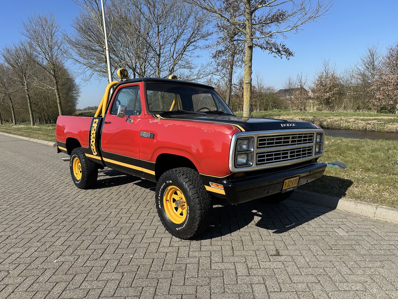 Exterior image of 1979 Dodge Power Wagon Macho