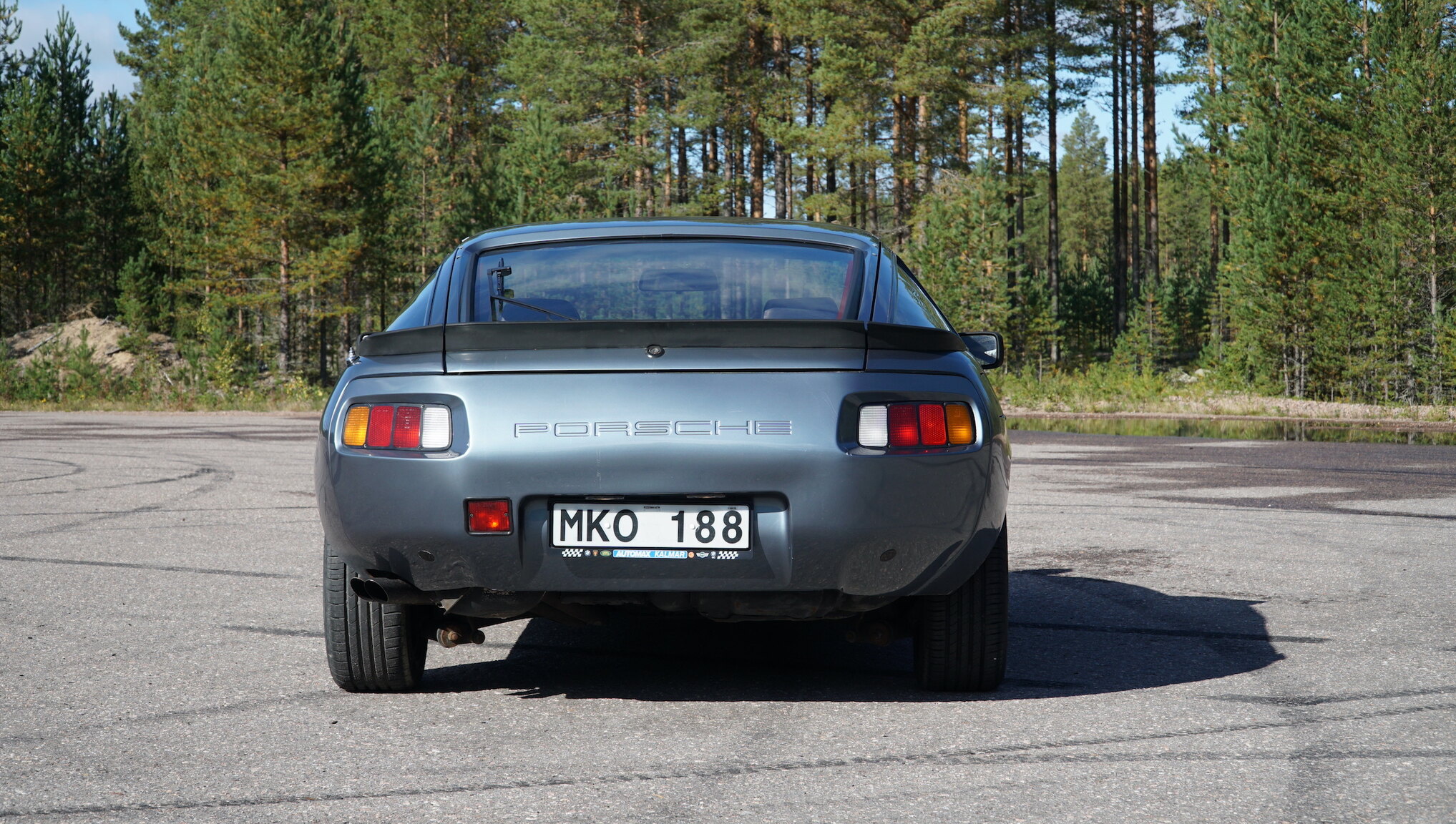 Exterior image of 1983 Porsche 928S (7)
