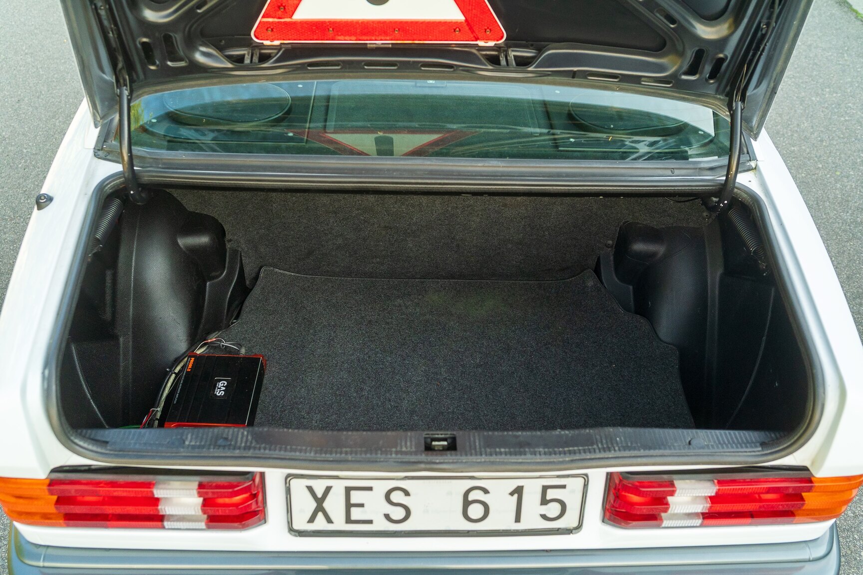 Innenraumfoto von 1992 Mercedes-Benz 190E "No Reserve Auction"
