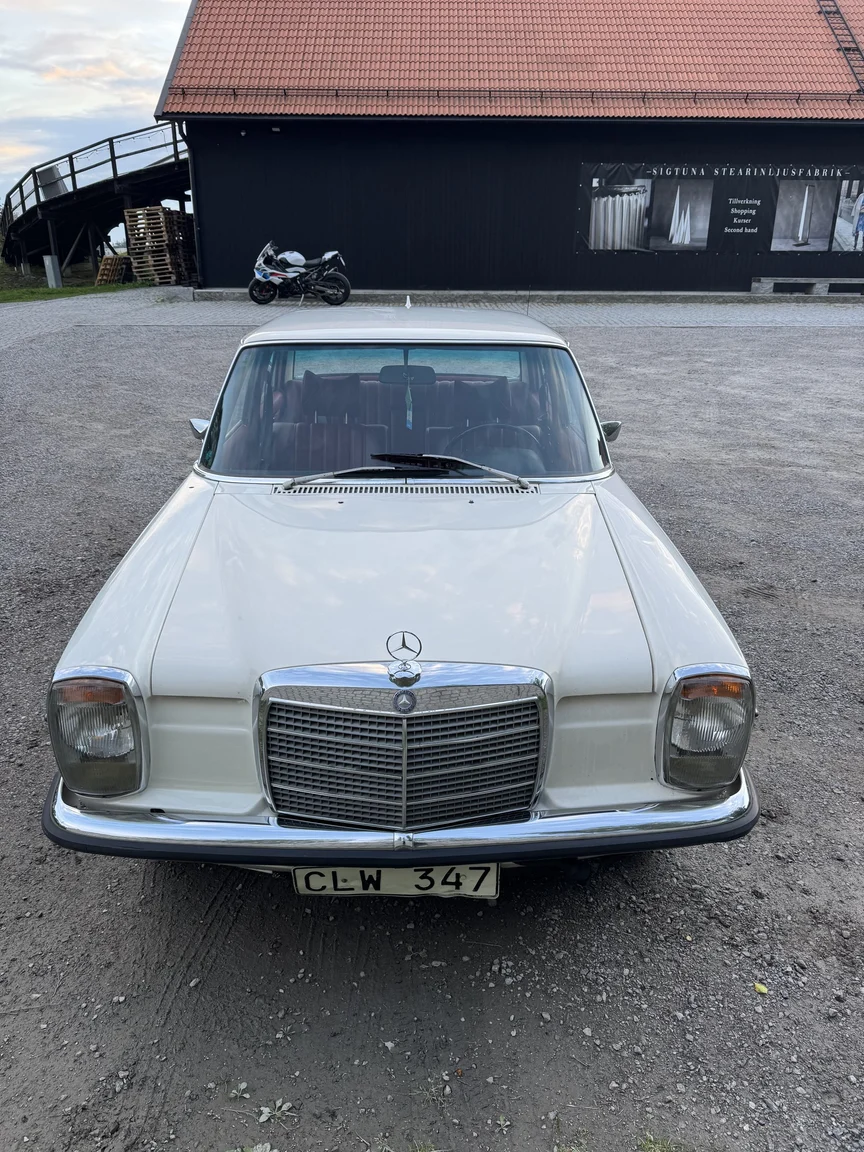 Aussenfoto 1972 Mercedes-Benz 200 (5)