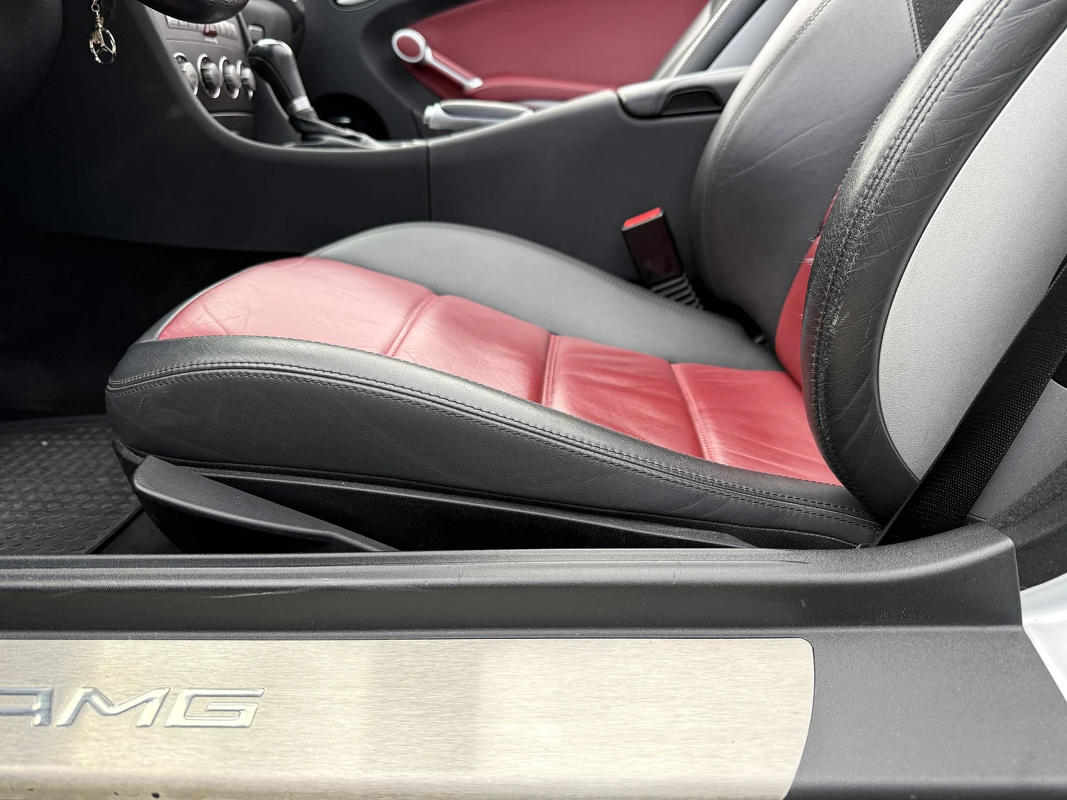 Innenraumfoto von 2005 Mercedes-Benz SLK 55 (6)