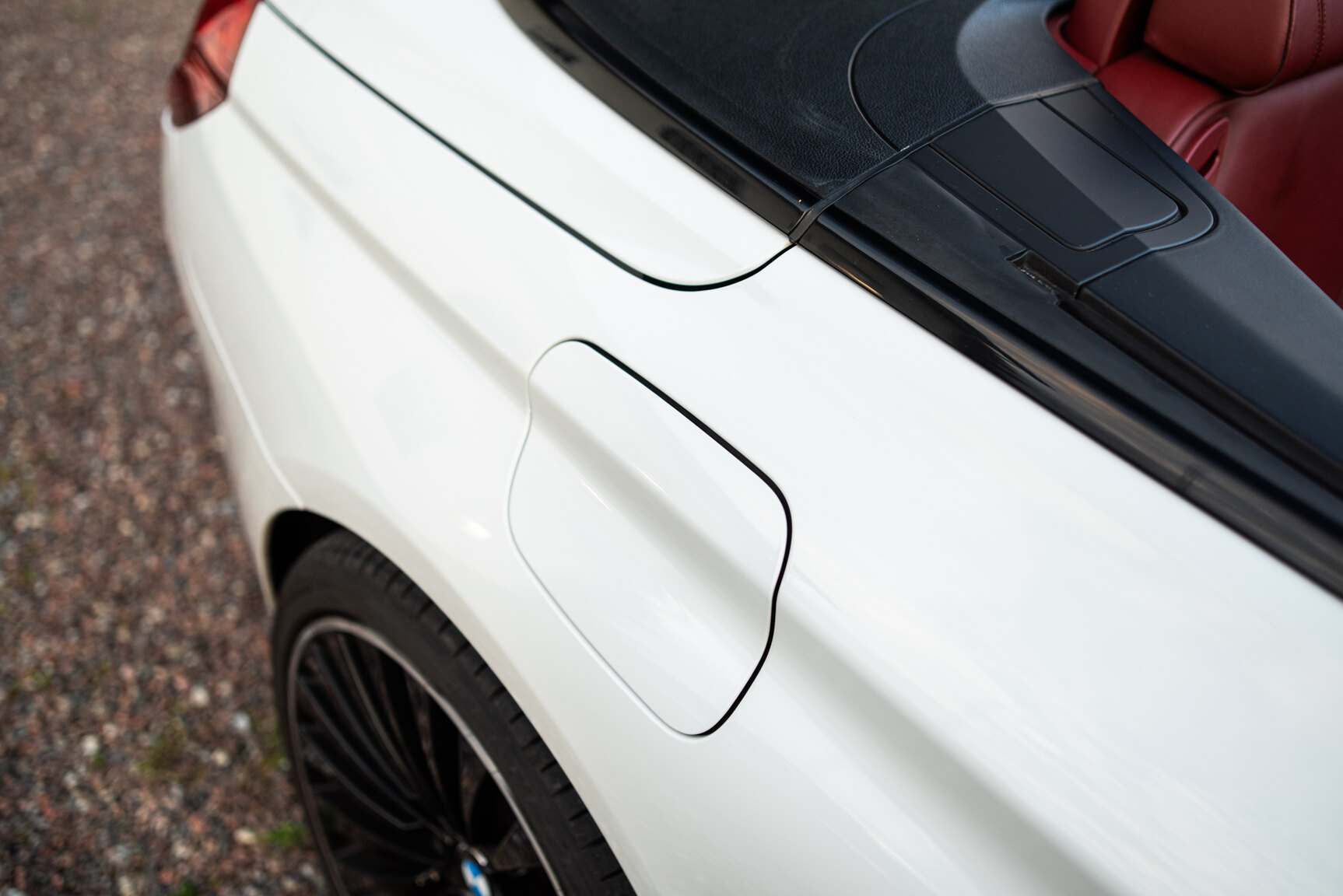 Exteriörbild på 2011 BMW 650i Cabriolet