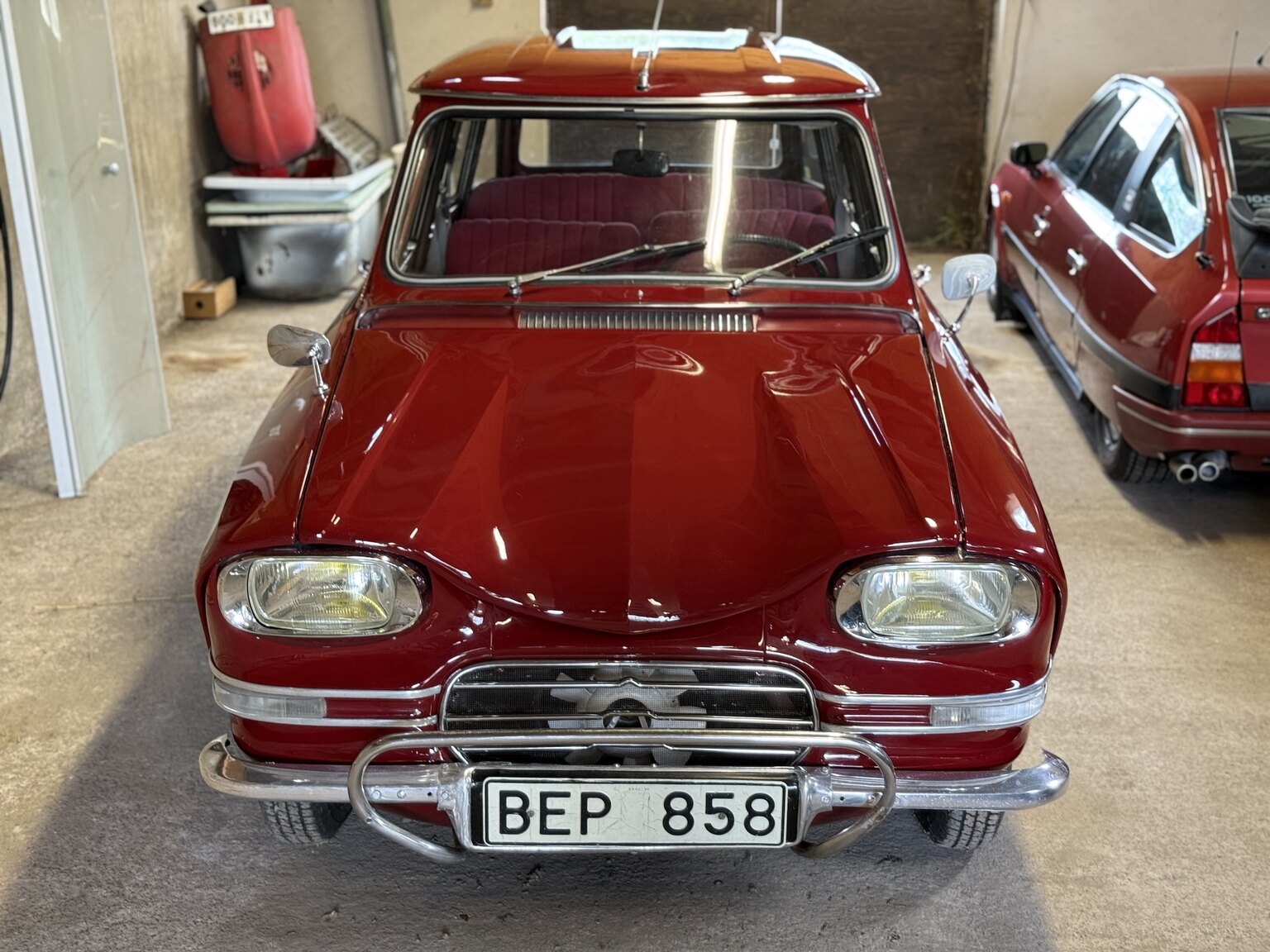 Exterior image of 1967 Citroën Ami 6 Weekend