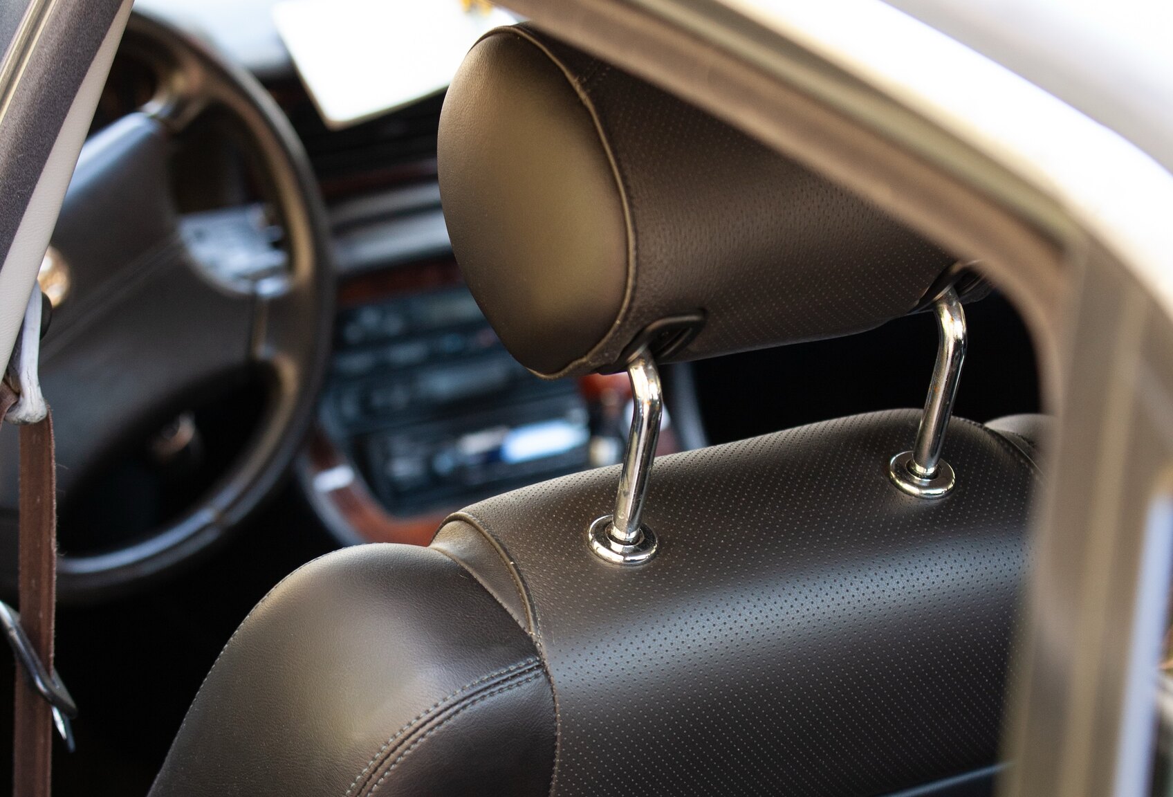Interior image of 1997 Jaguar XJ6 3.2