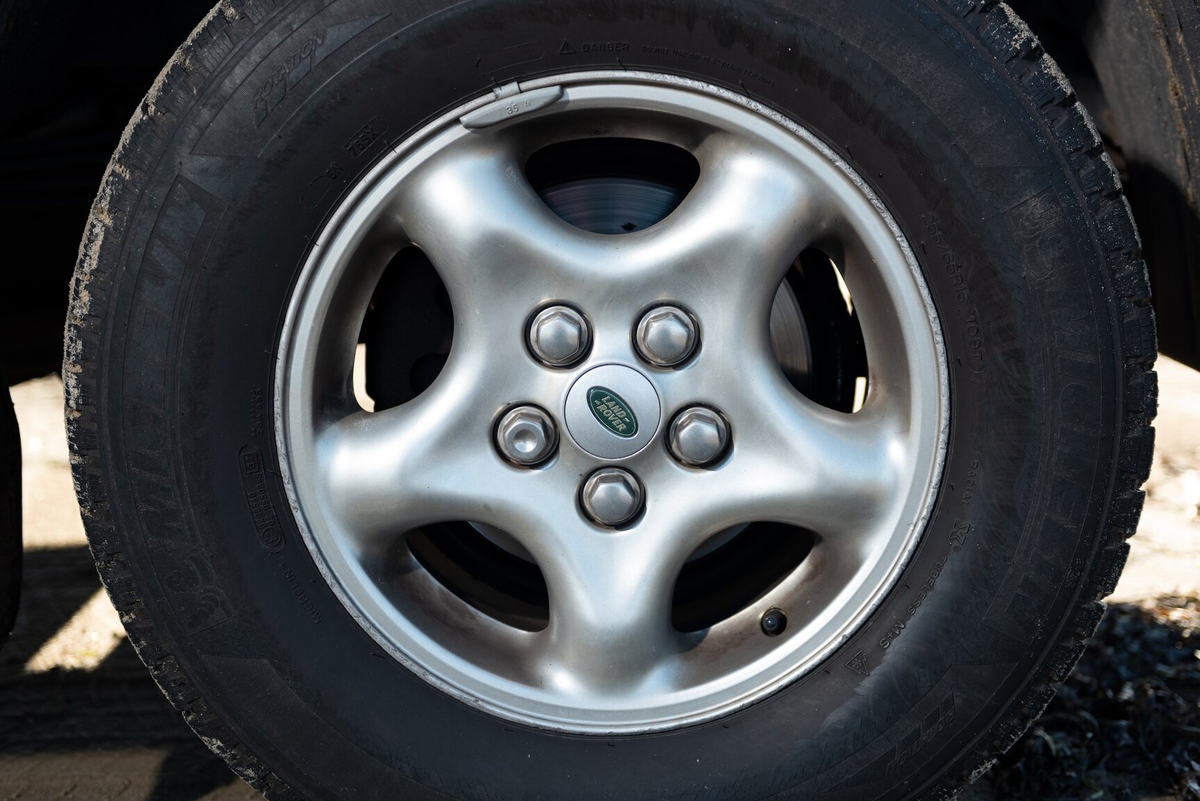 Exterior image of 1999 Land Rover Discovery 4.0 V8