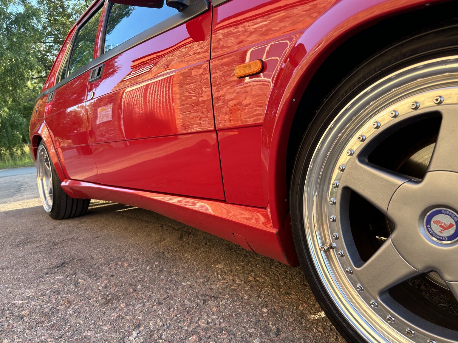 Exteriörbild på 1988 Alfa Romeo 75 (41)