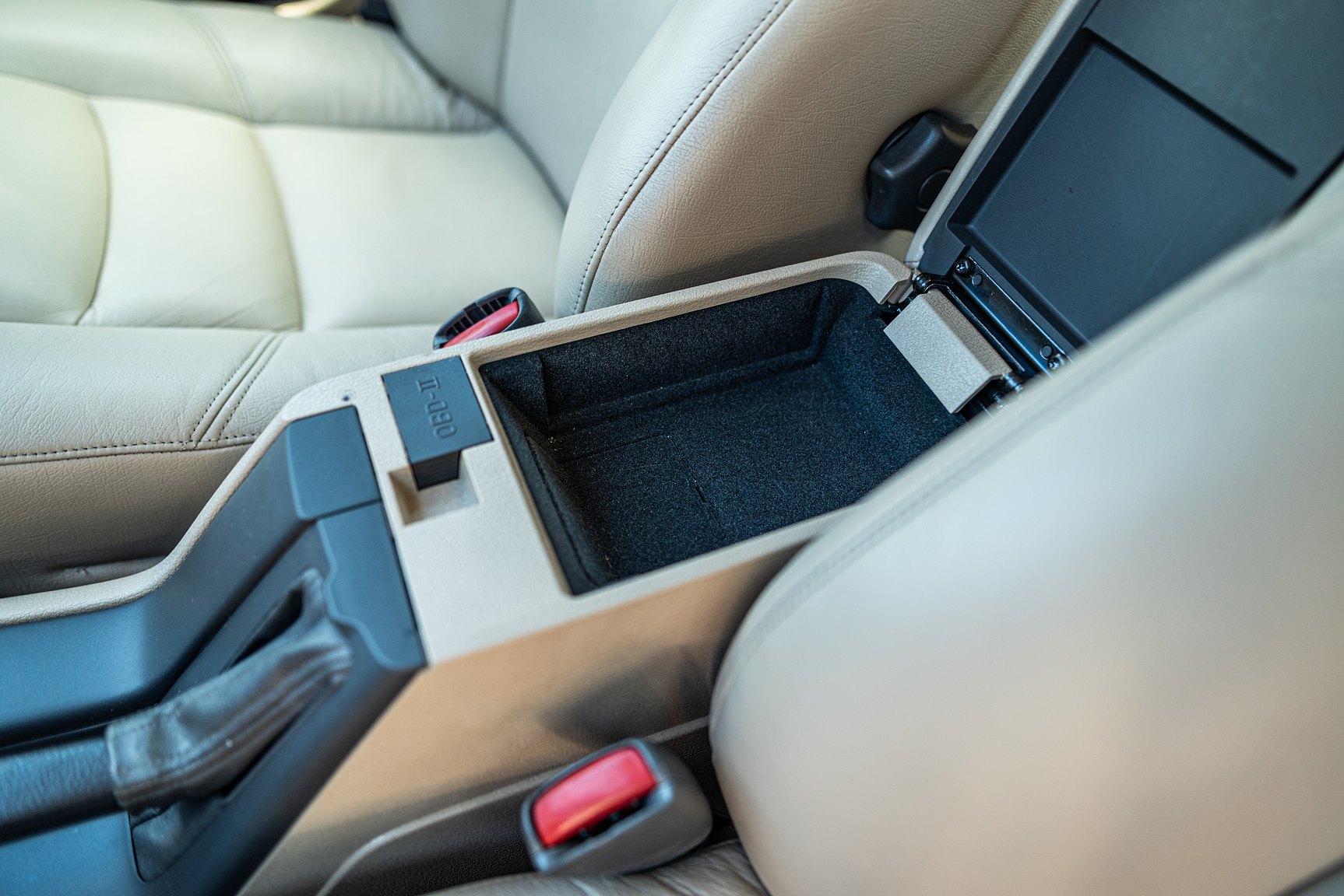 Interior image of 2000 Volvo V70 XC 2.4 T AWD 
