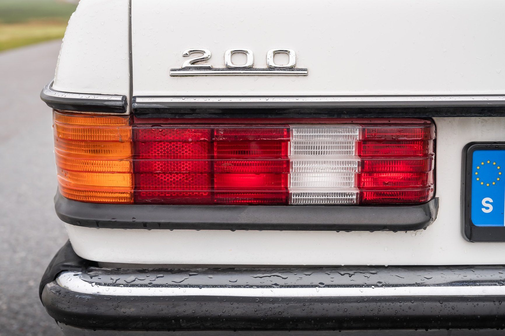 Exterior image of 1985 Mercedes-Benz 200 Automatic