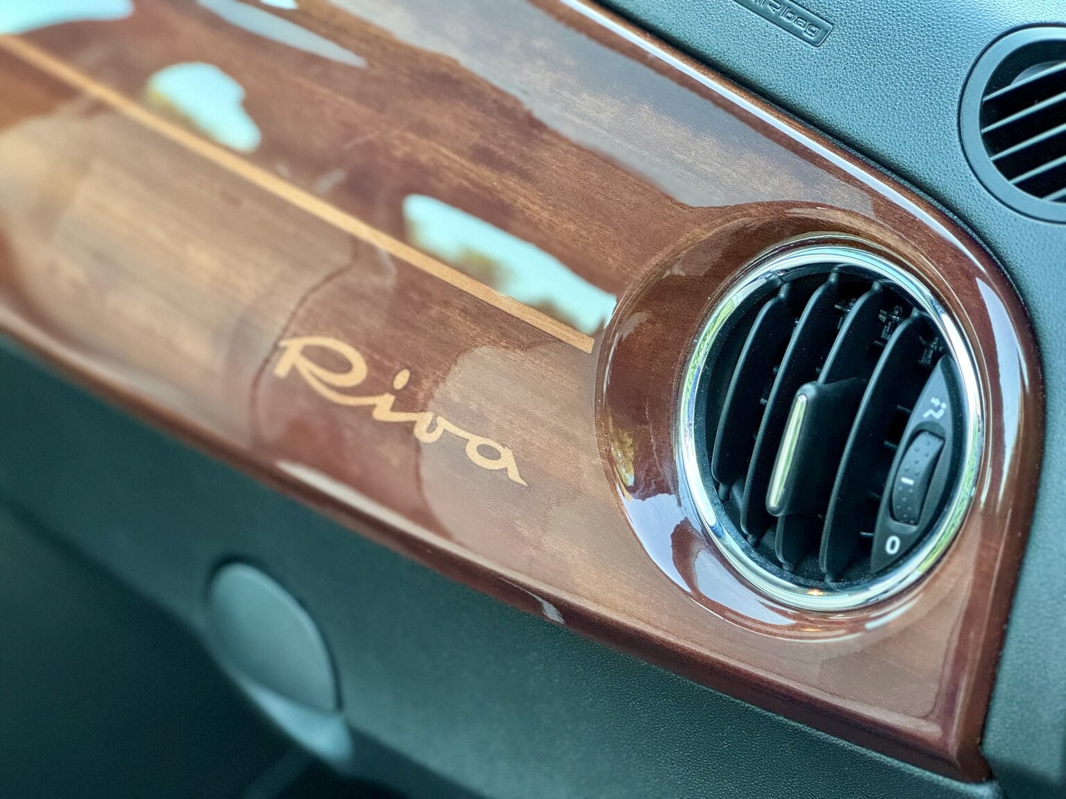 Innenraumfoto von 2017 Fiat 500 Riva