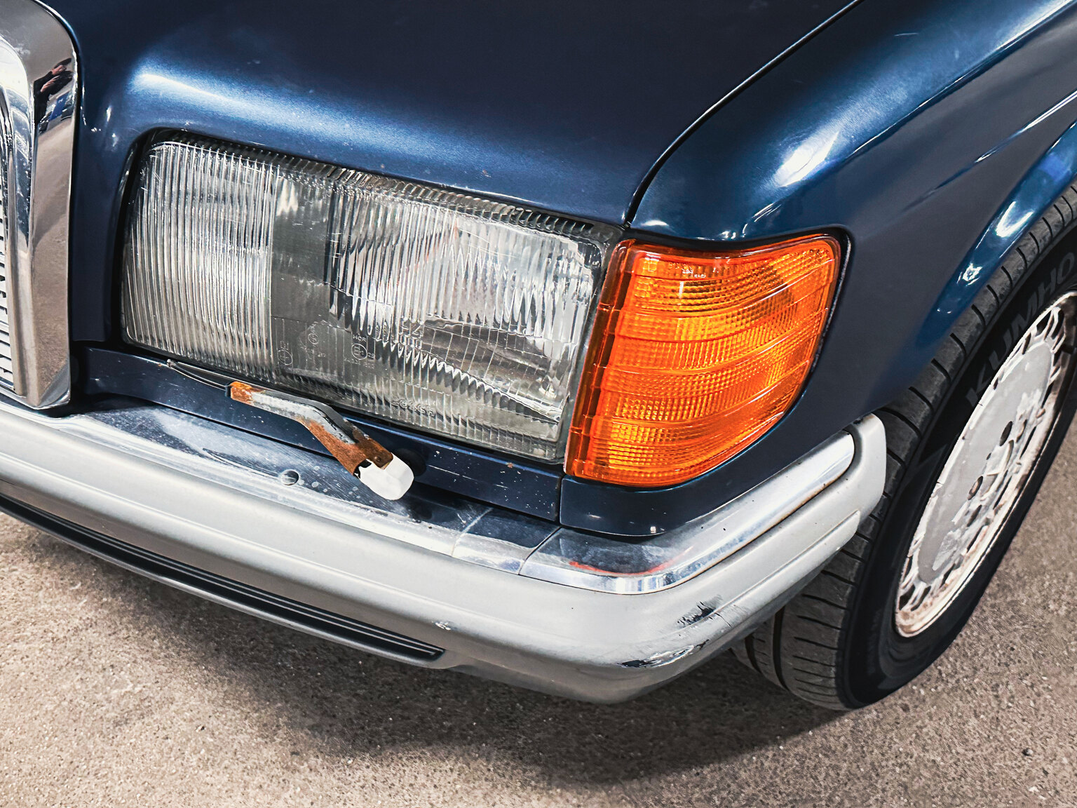 Exterior image of 1985 Mercedes-Benz 500 SEL