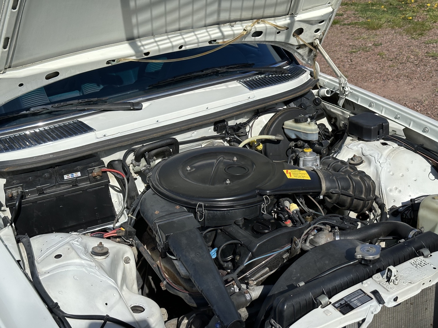 Image of 1985 Mercedes-Benz 200 mechanics