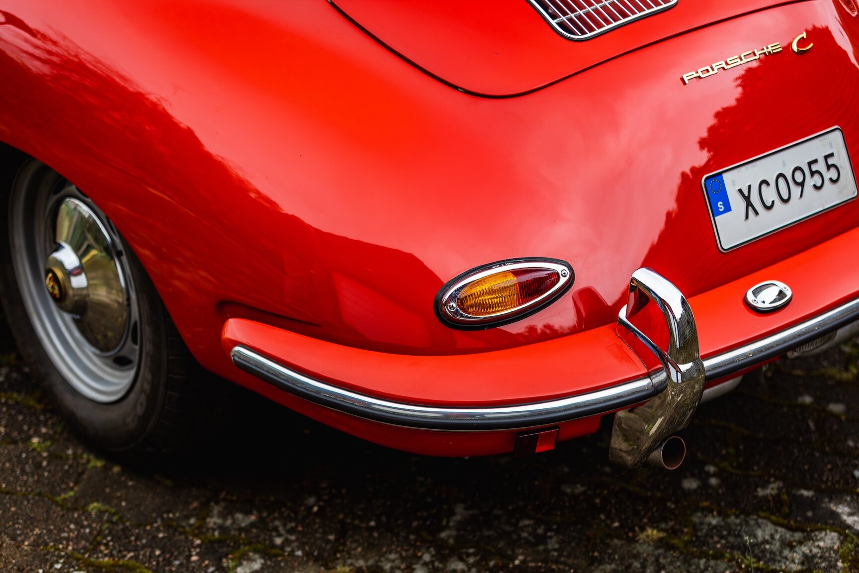 Exteriörbild på 1962 Porsche 356 BT6 "Notchback"