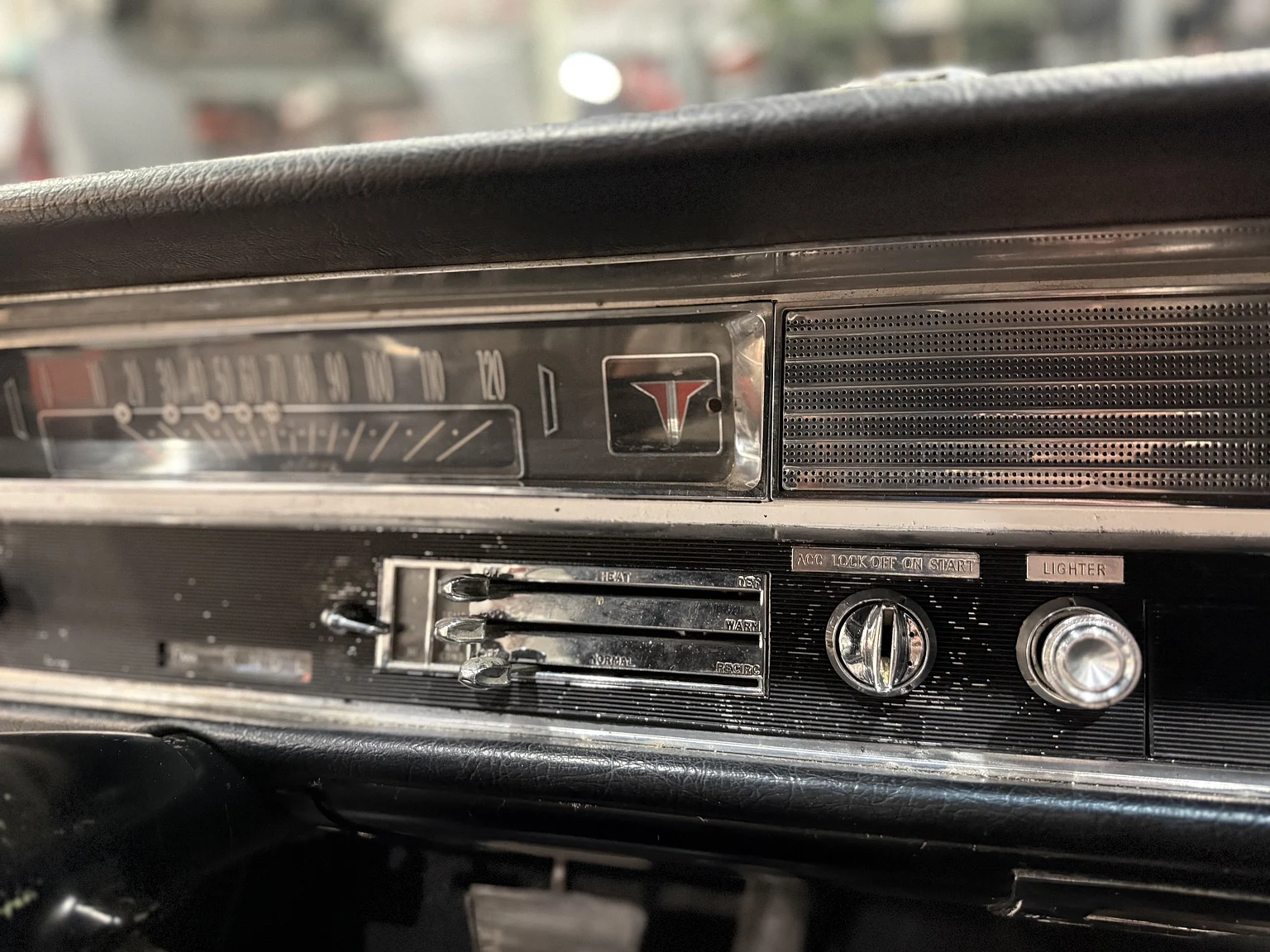 Interior image of 1964 Oldsmobile Cutlass Convertible (15)