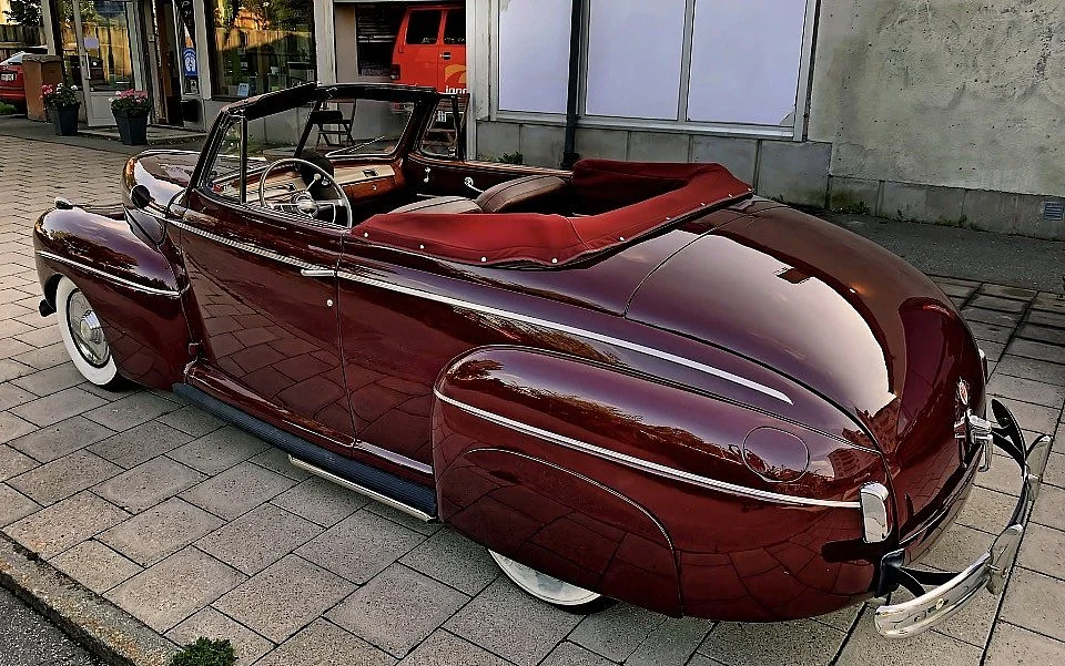 Exteriörbild på 1941 Ford Super De Luxe Cabriolet (16)