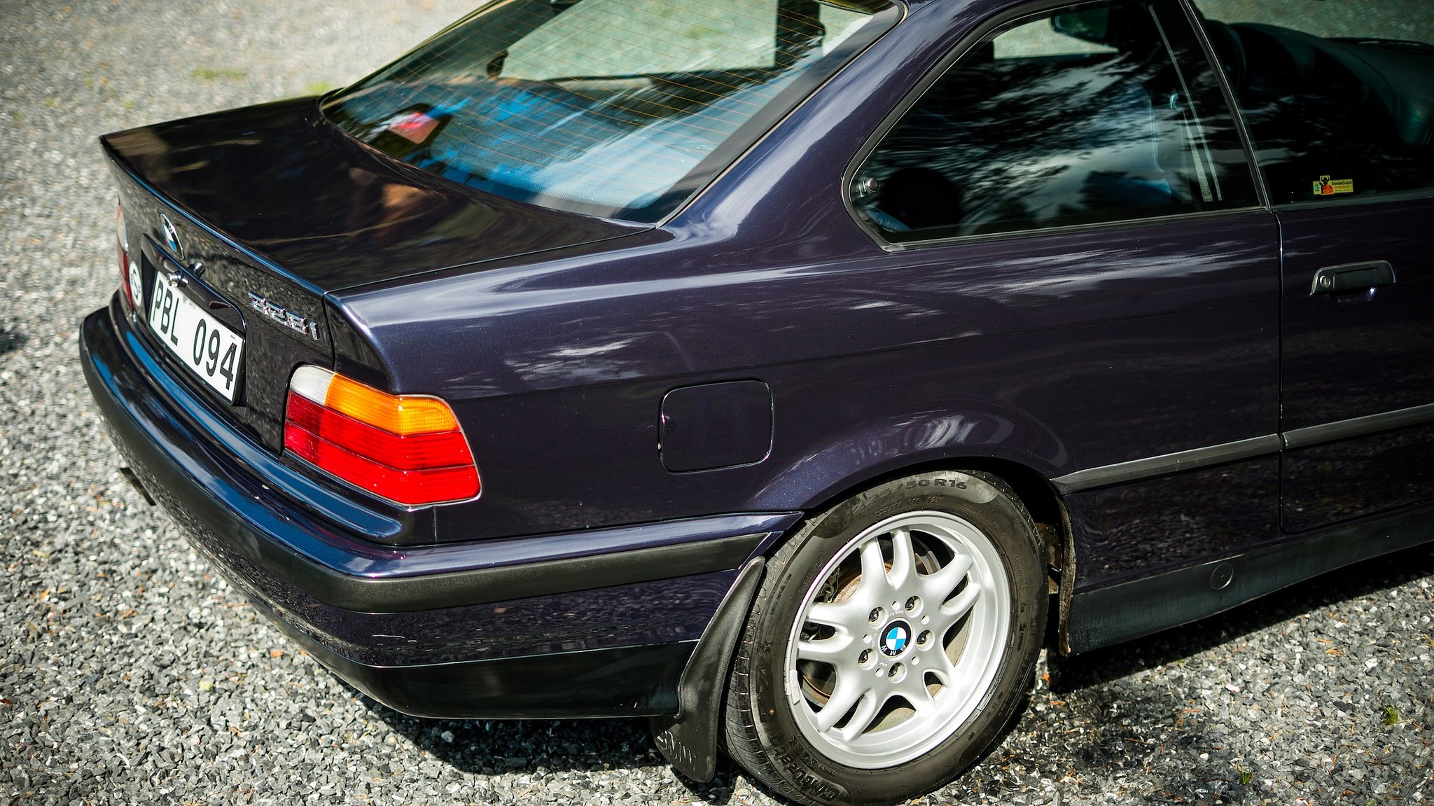 Exterior image of 1997 BMW 328i Coupé Automatisk