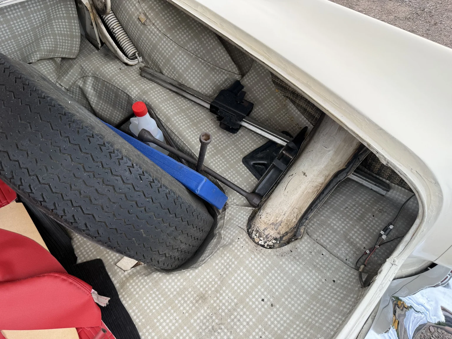 Interior image of 1957 Ford Thunderbird (42)
