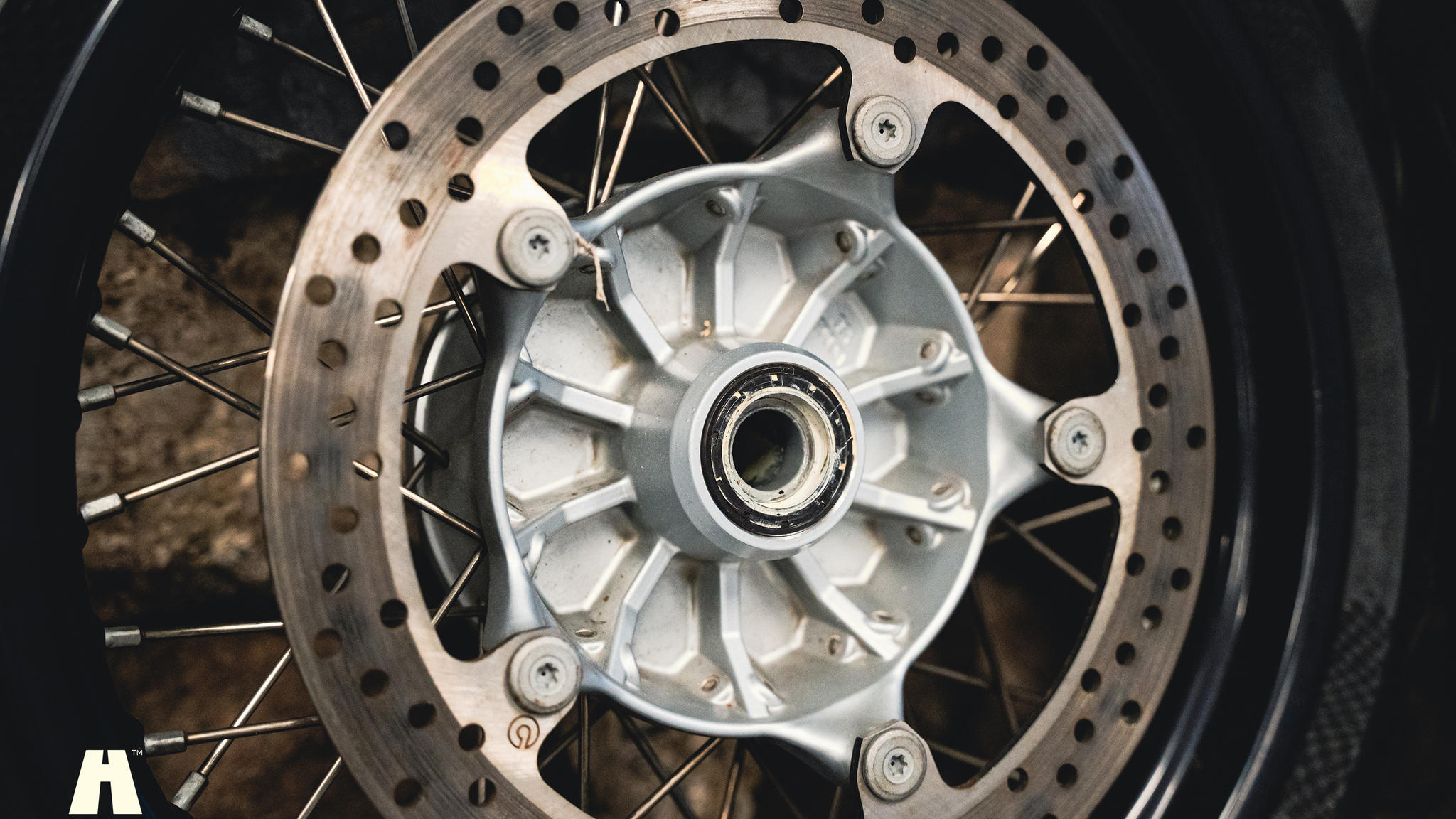 Exterior image of 2006 BMW HP2